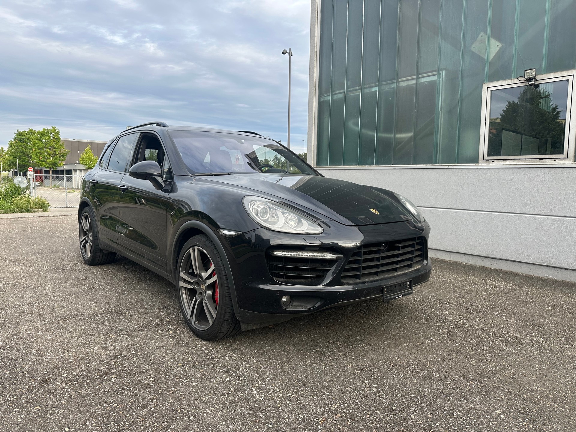 PORSCHE Cayenne Turbo-image-1