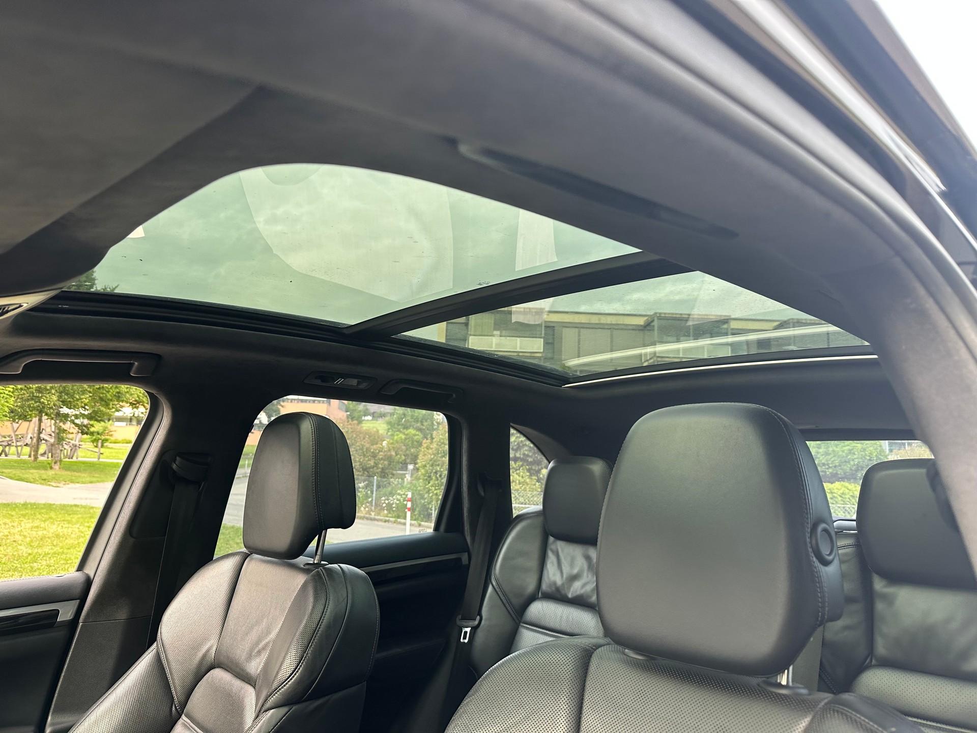 PORSCHE Cayenne Turbo-image-12