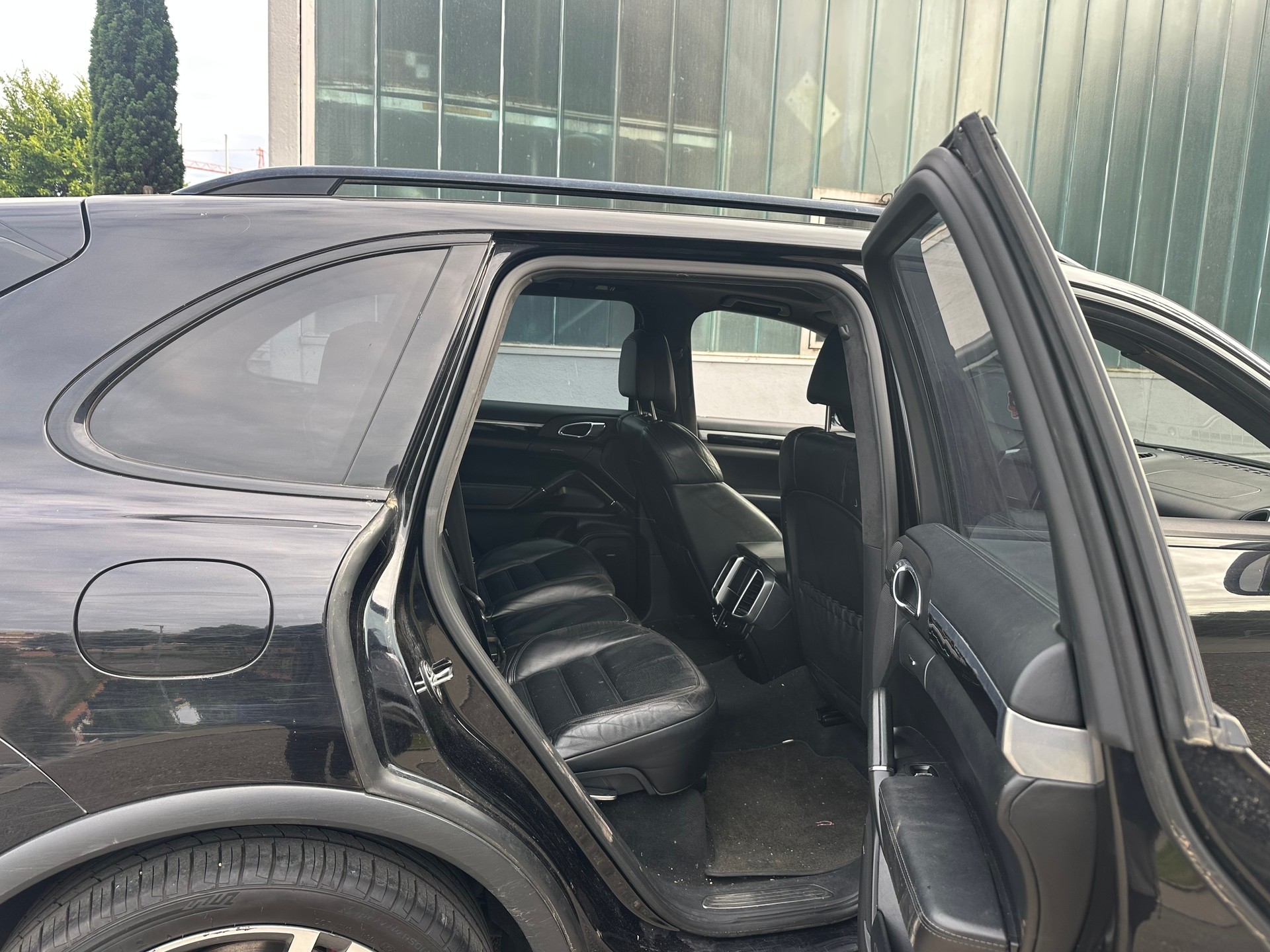 PORSCHE Cayenne Turbo-image-9
