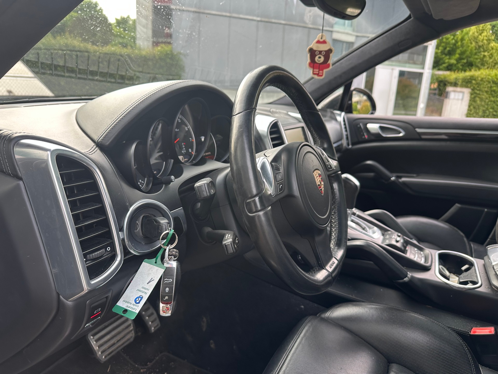 PORSCHE Cayenne Turbo-image-13