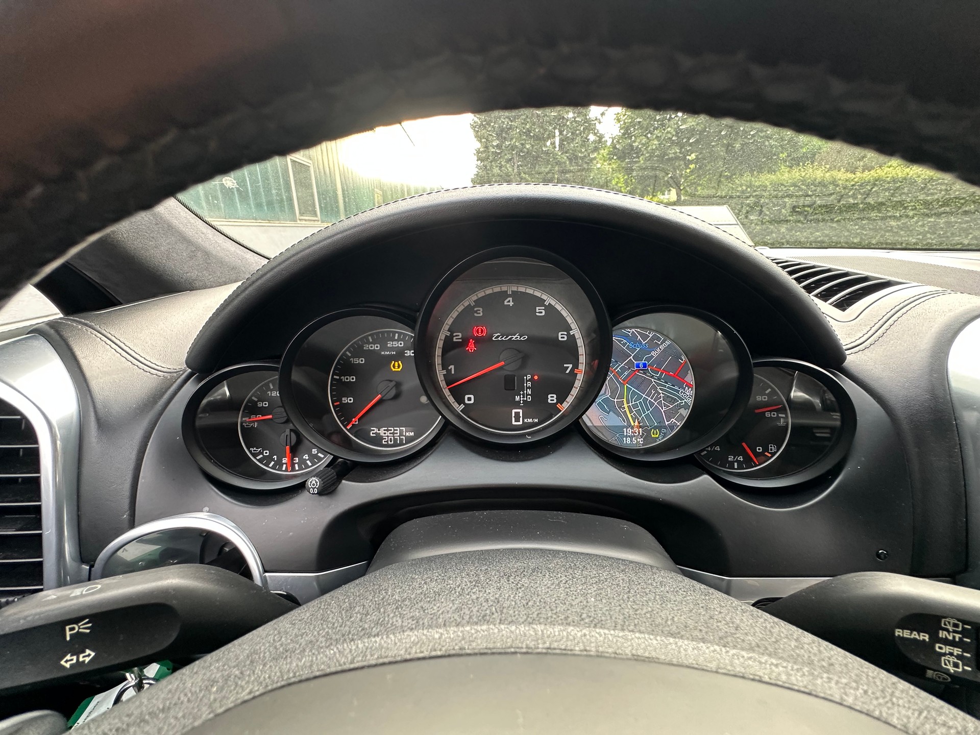 PORSCHE Cayenne Turbo-image-11