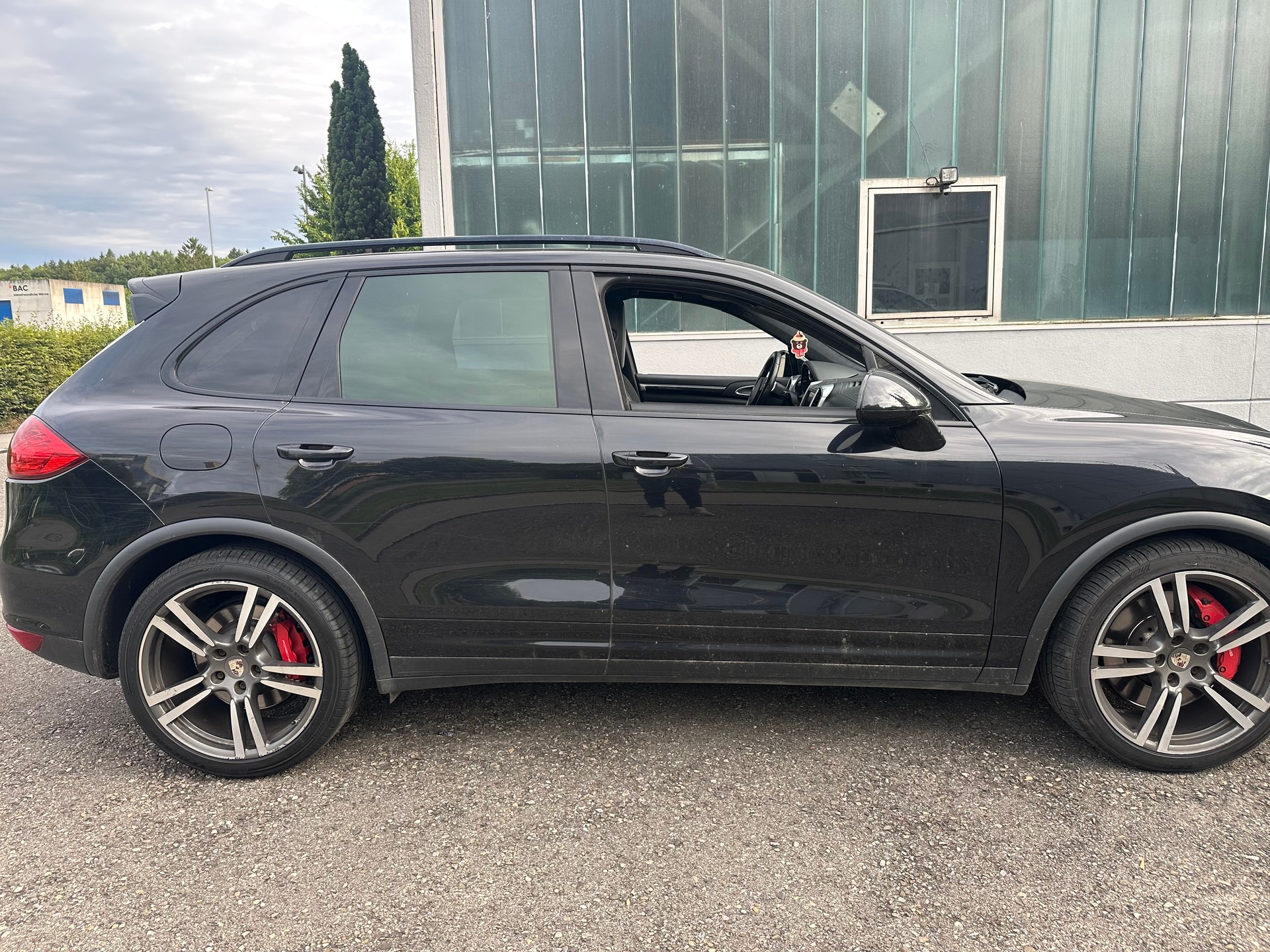 PORSCHE Cayenne Turbo-image-4