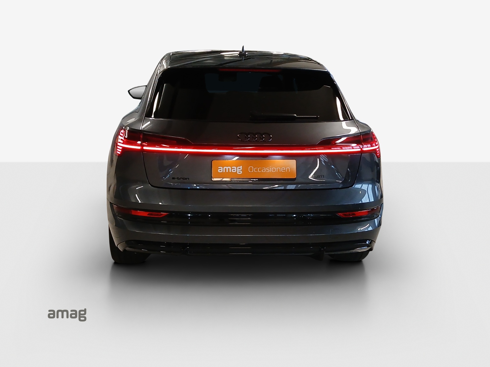 AUDI e-tron 55 S Line quattro-image-4