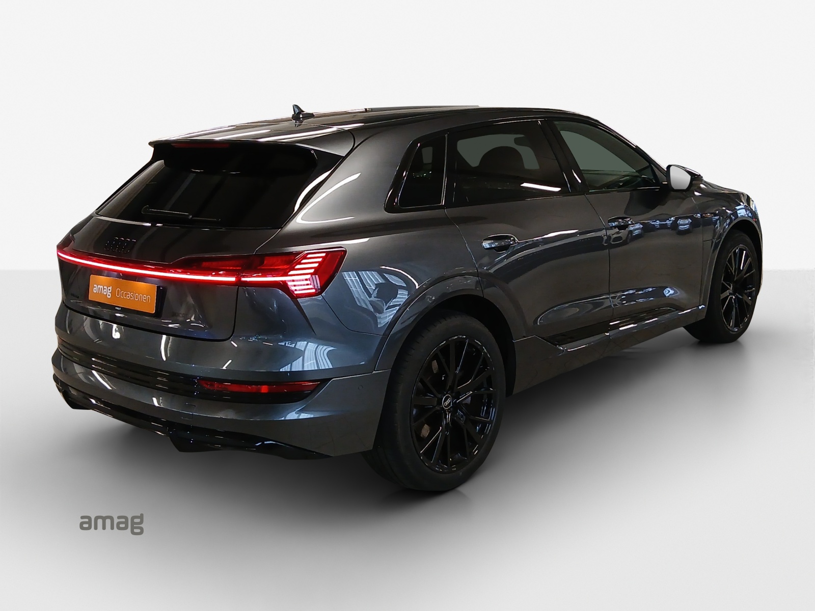 AUDI e-tron 55 S Line quattro-image-5