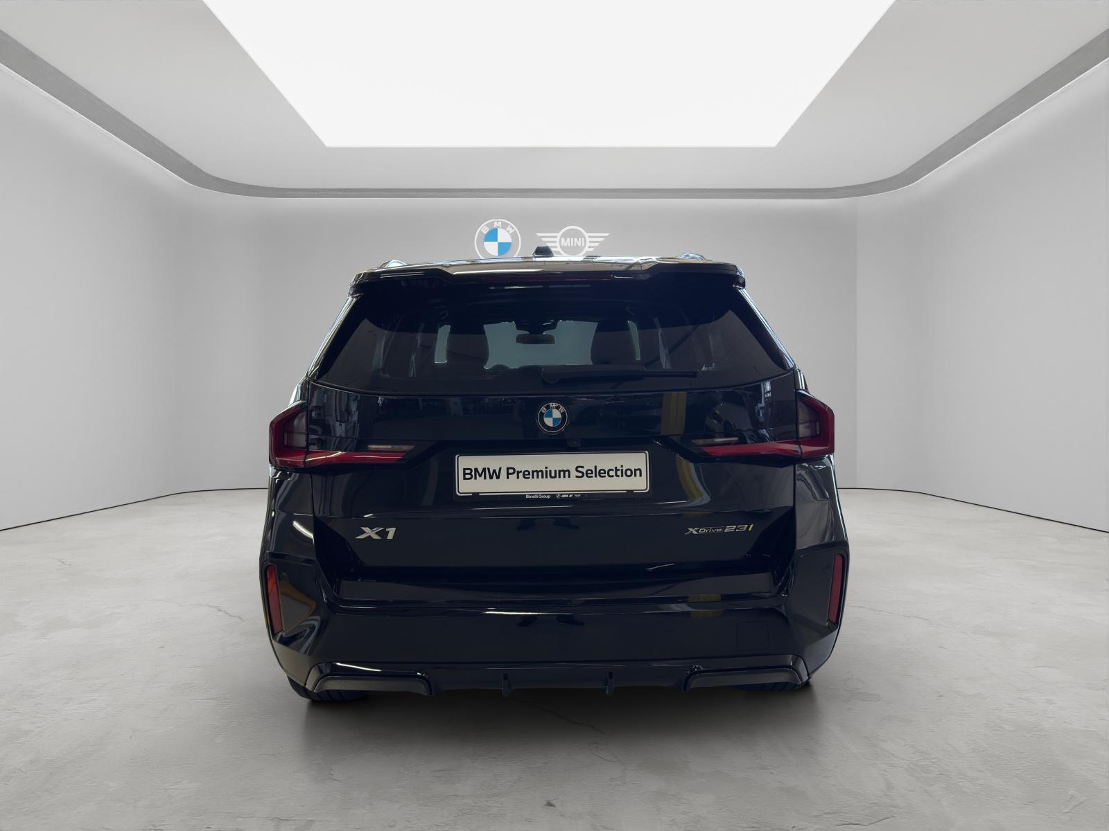 BMW X1 23i xDrive paddles-image-14