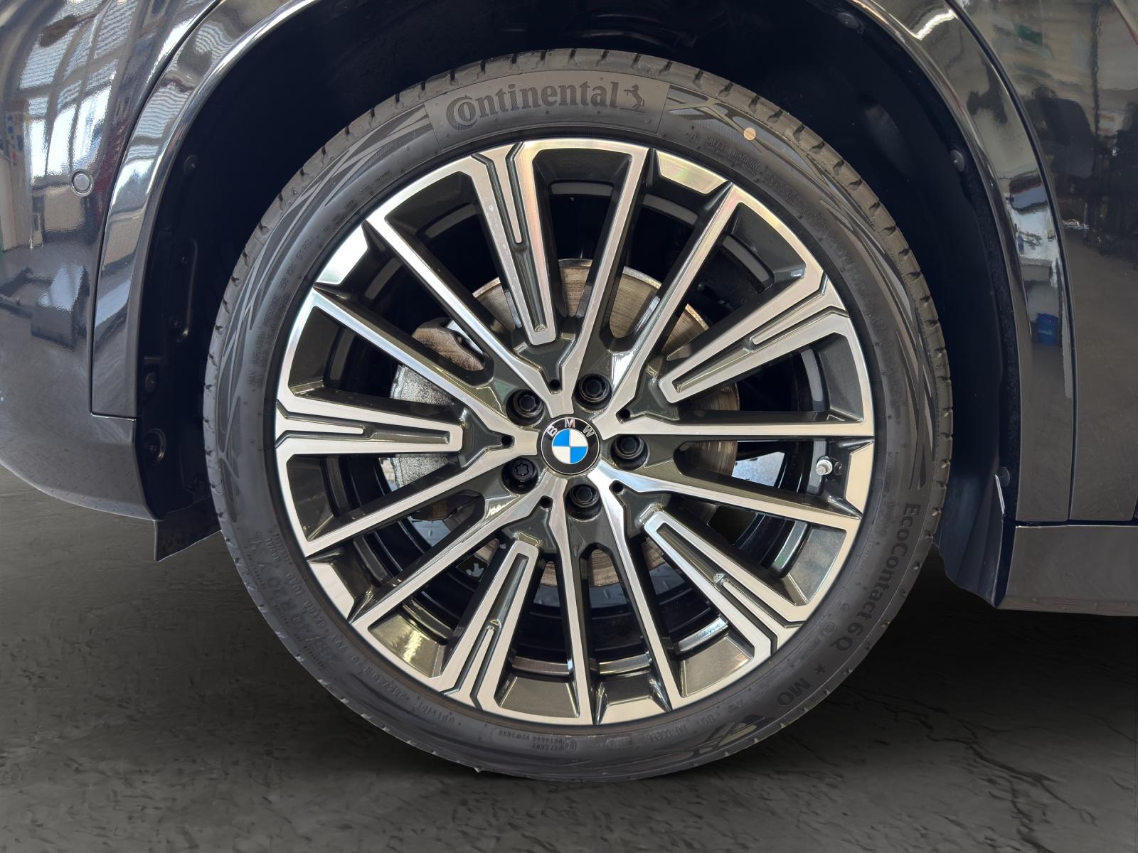 BMW X1 23i xDrive paddles-image-3