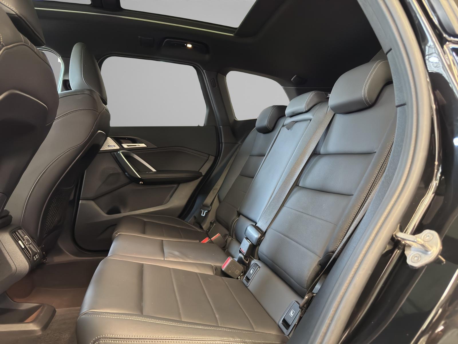 BMW X1 23i xDrive paddles-image-8