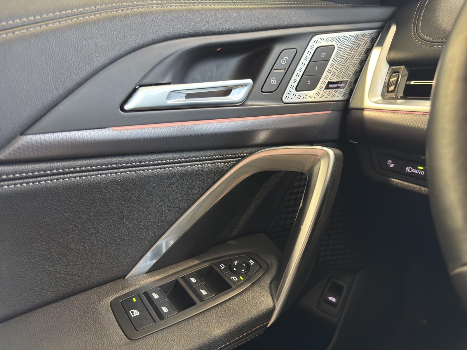 BMW X1 23i xDrive paddles-image-7