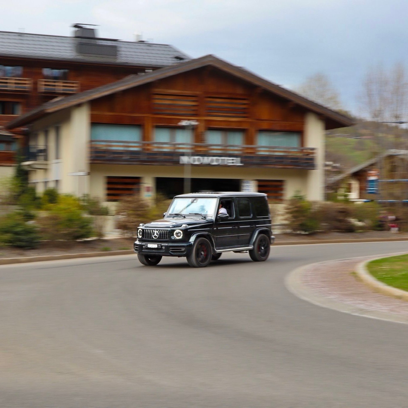 MERCEDES-BENZ G 63 AMG-image-3