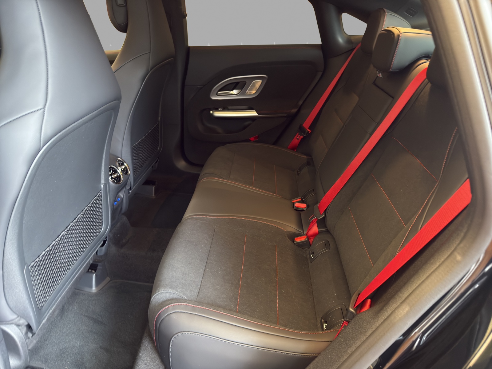 MERCEDES-BENZ CLA 220 8G-DCT 4Matic-image-14