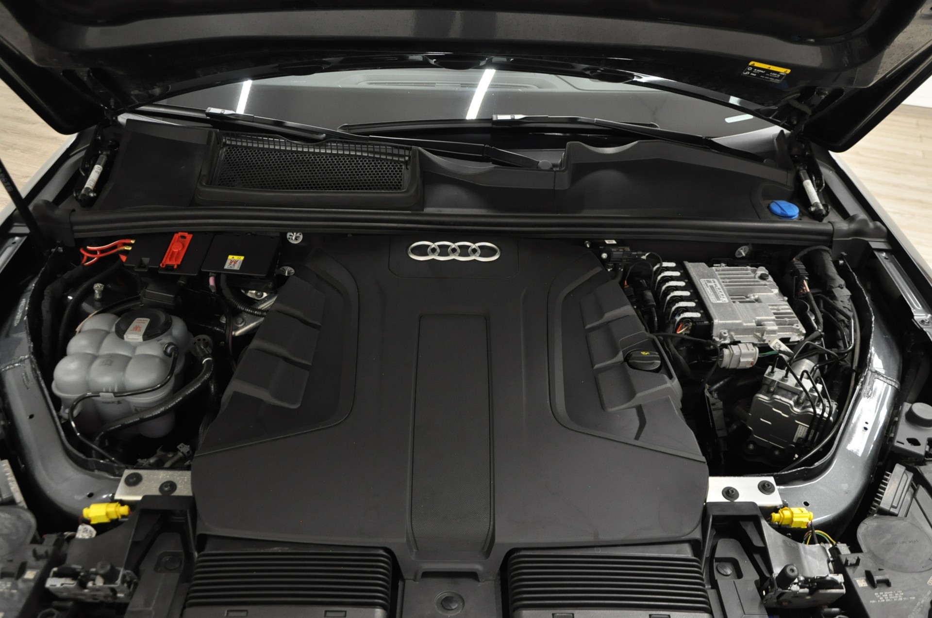 AUDI Q7 50 TDI quattro S Line tiptronic-image-33