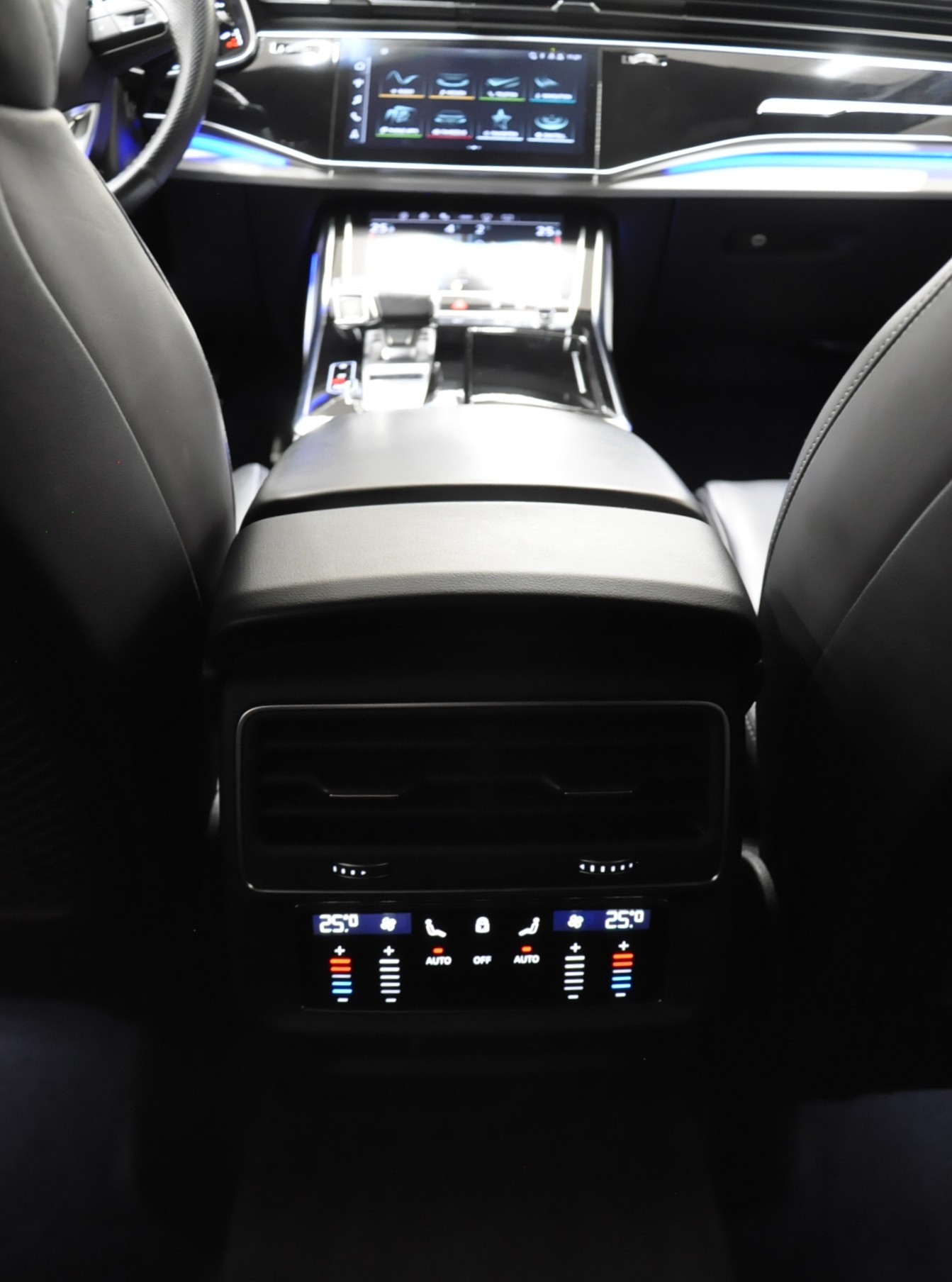 AUDI Q7 50 TDI quattro S Line tiptronic-image-25