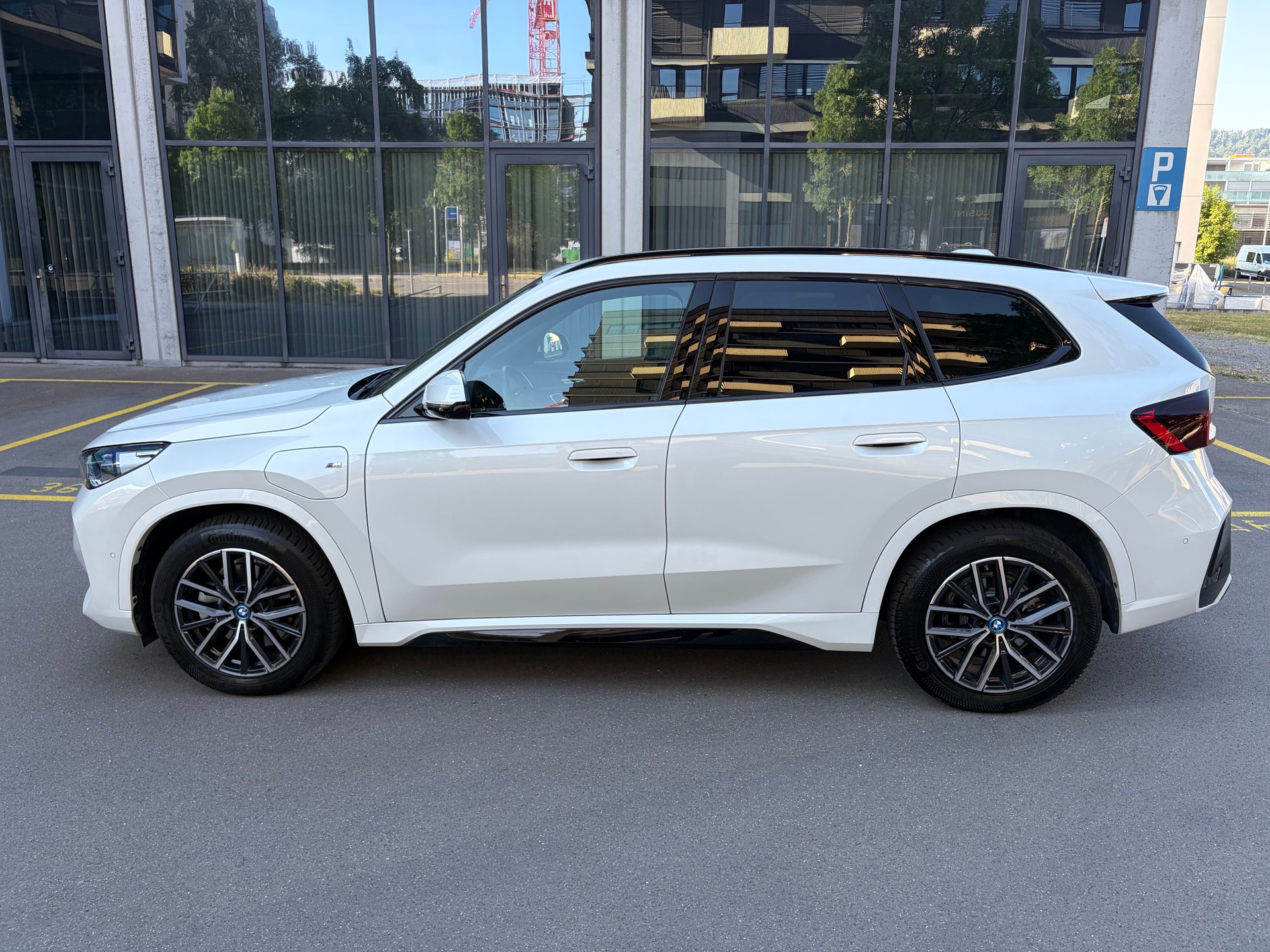 BMW xDrive 25e M Sport-image-1