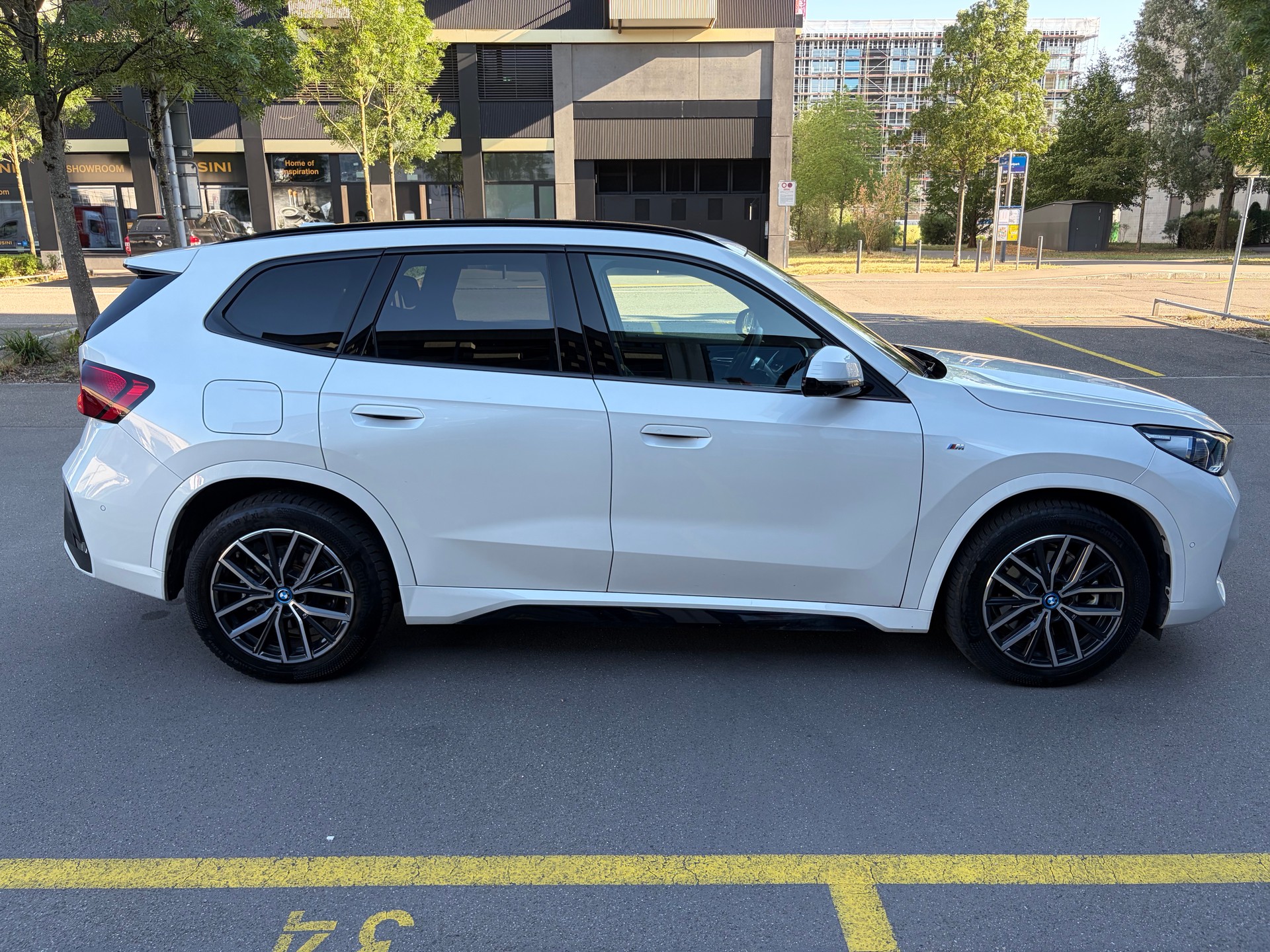 BMW xDrive 25e M Sport-image-2