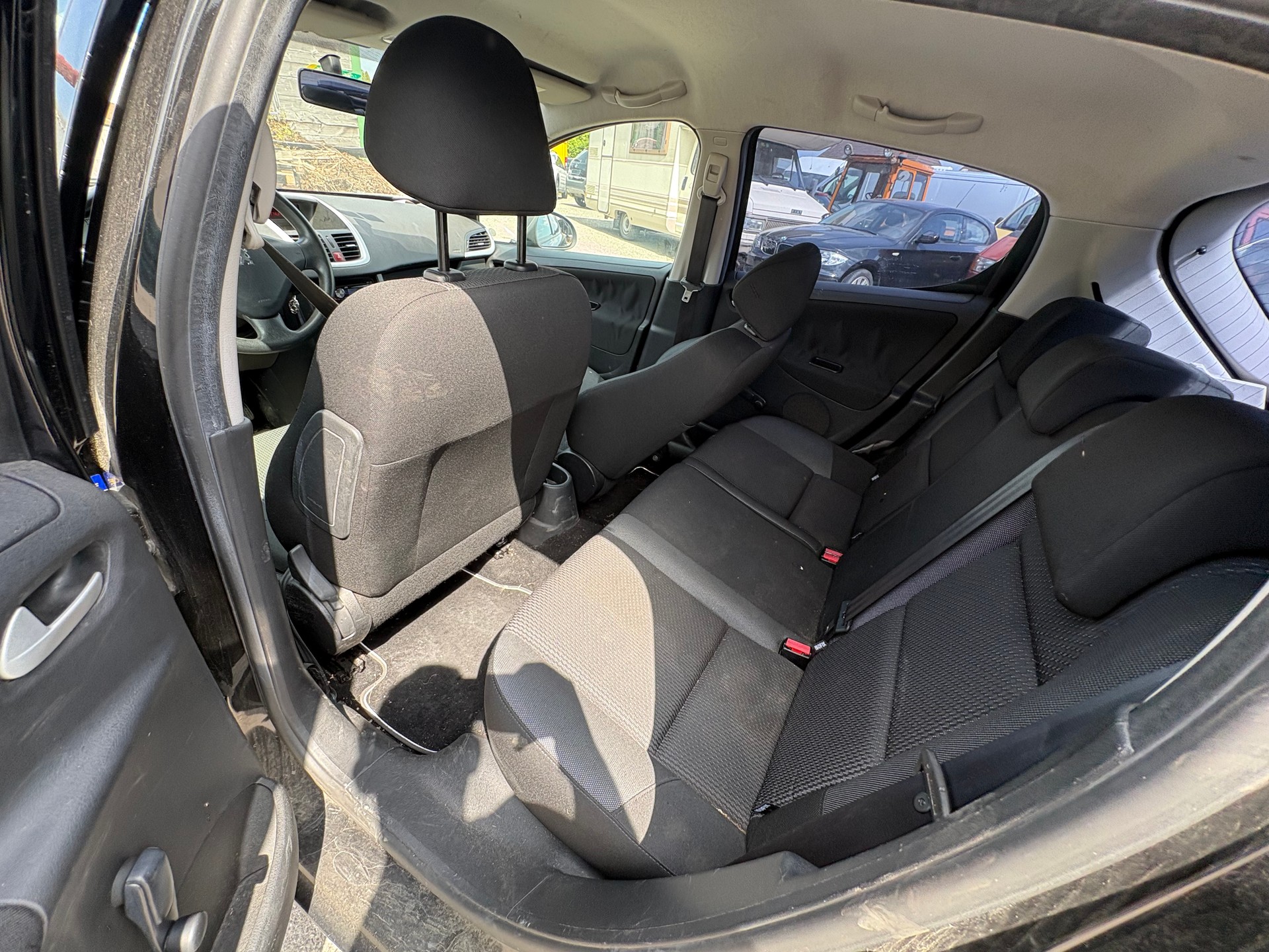 PEUGEOT 207 1.4 16V Swiss Edition-image-3