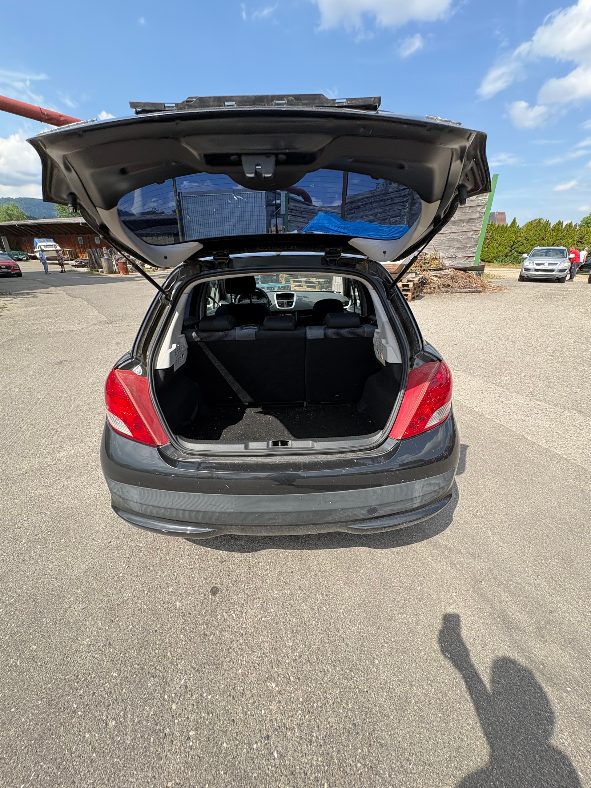 PEUGEOT 207 1.4 16V Swiss Edition-image-4