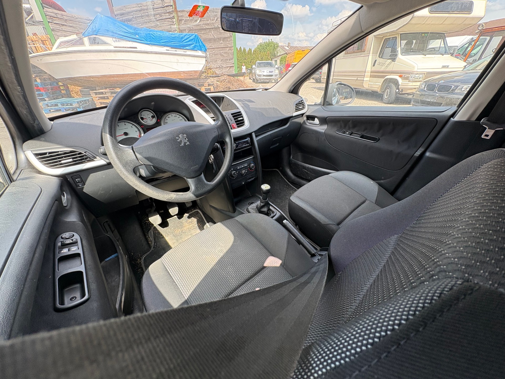 PEUGEOT 207 1.4 16V Swiss Edition-image-2