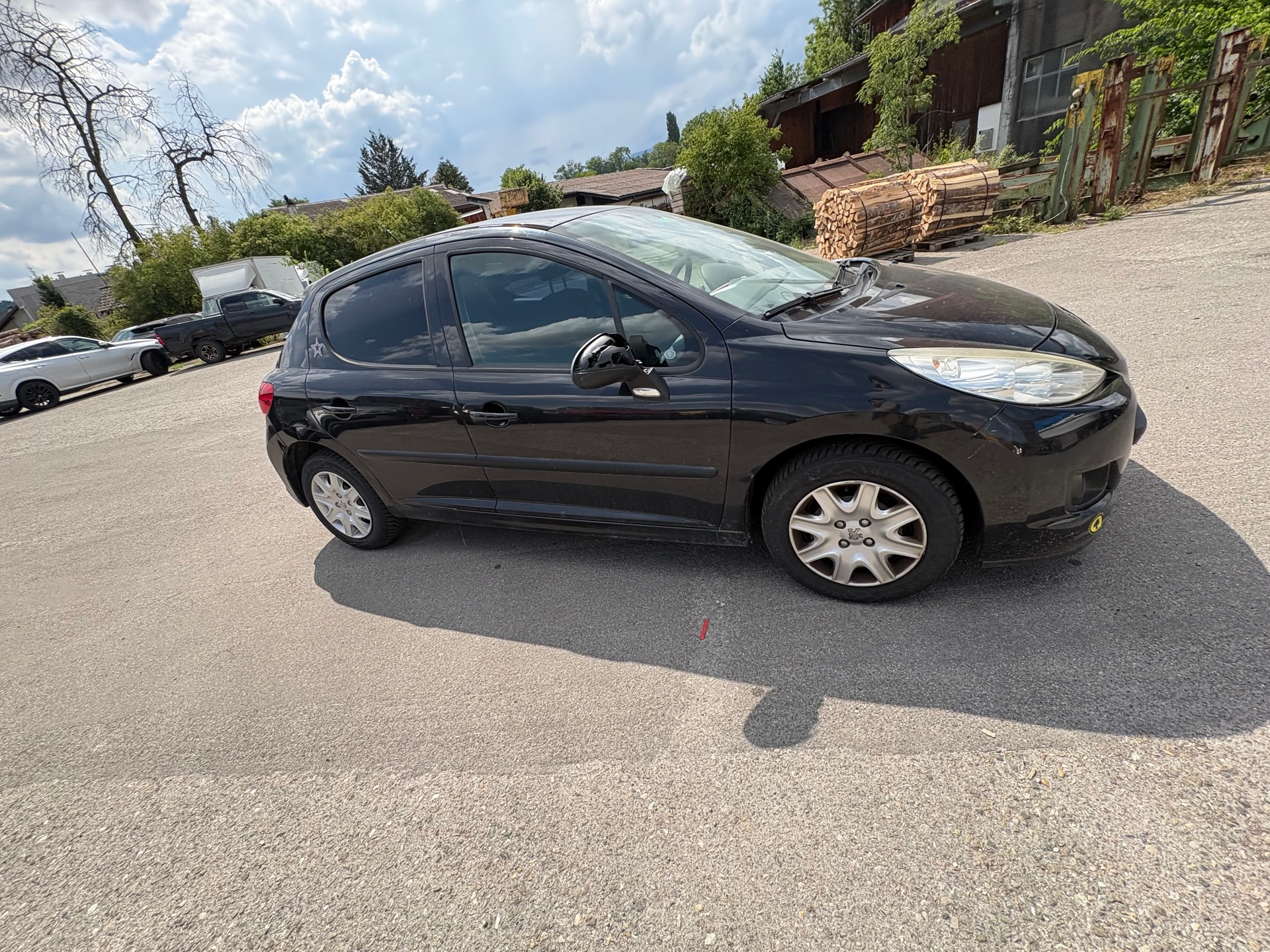 PEUGEOT 207 1.4 16V Swiss Edition-image-8