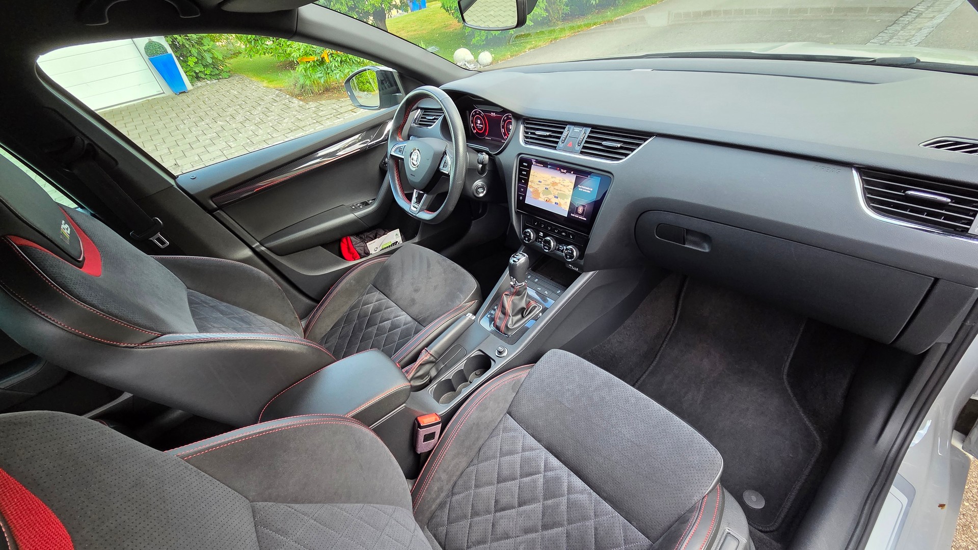 SKODA 2.0 TDI 210 RS Final Edition 4x4 DSG-image-4
