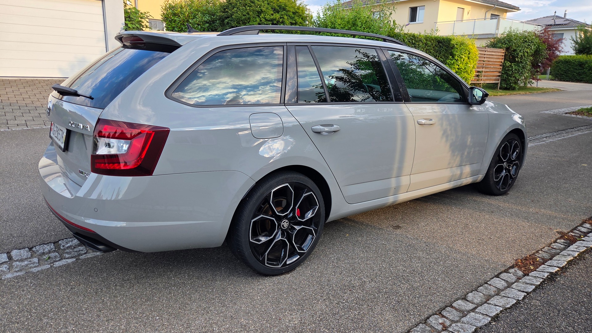 SKODA 2.0 TDI 210 RS Final Edition 4x4 DSG-image-2
