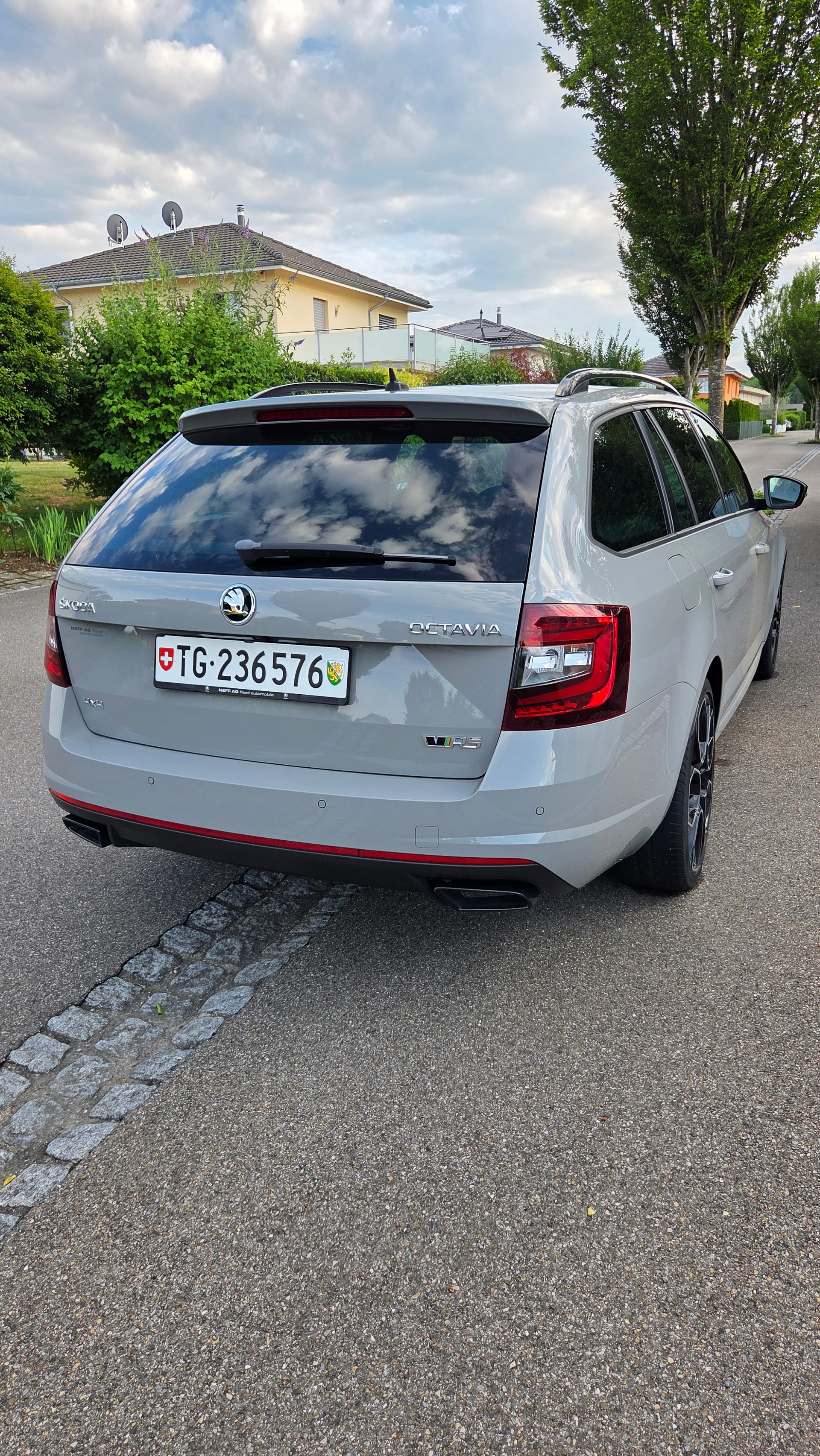 SKODA 2.0 TDI 210 RS Final Edition 4x4 DSG-image-1