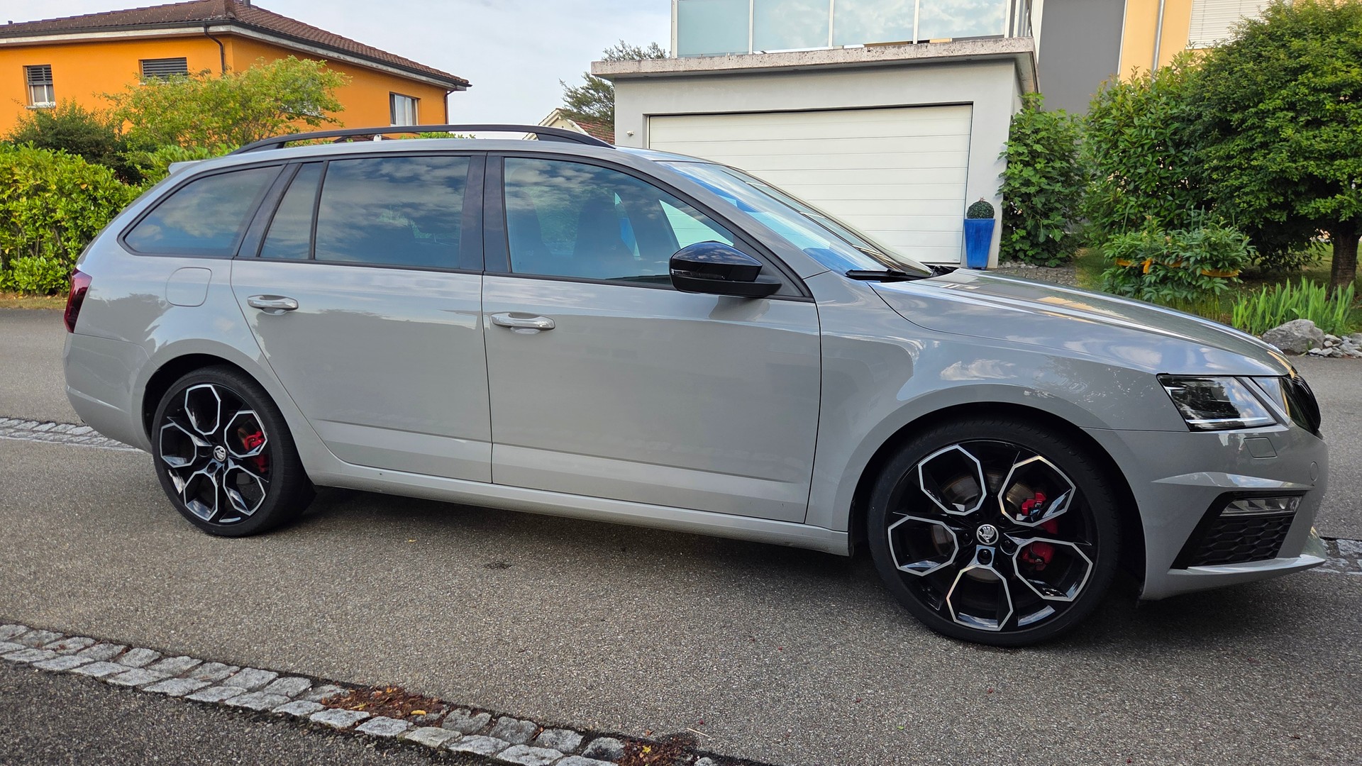 SKODA 2.0 TDI 210 RS Final Edition 4x4 DSG-image-3