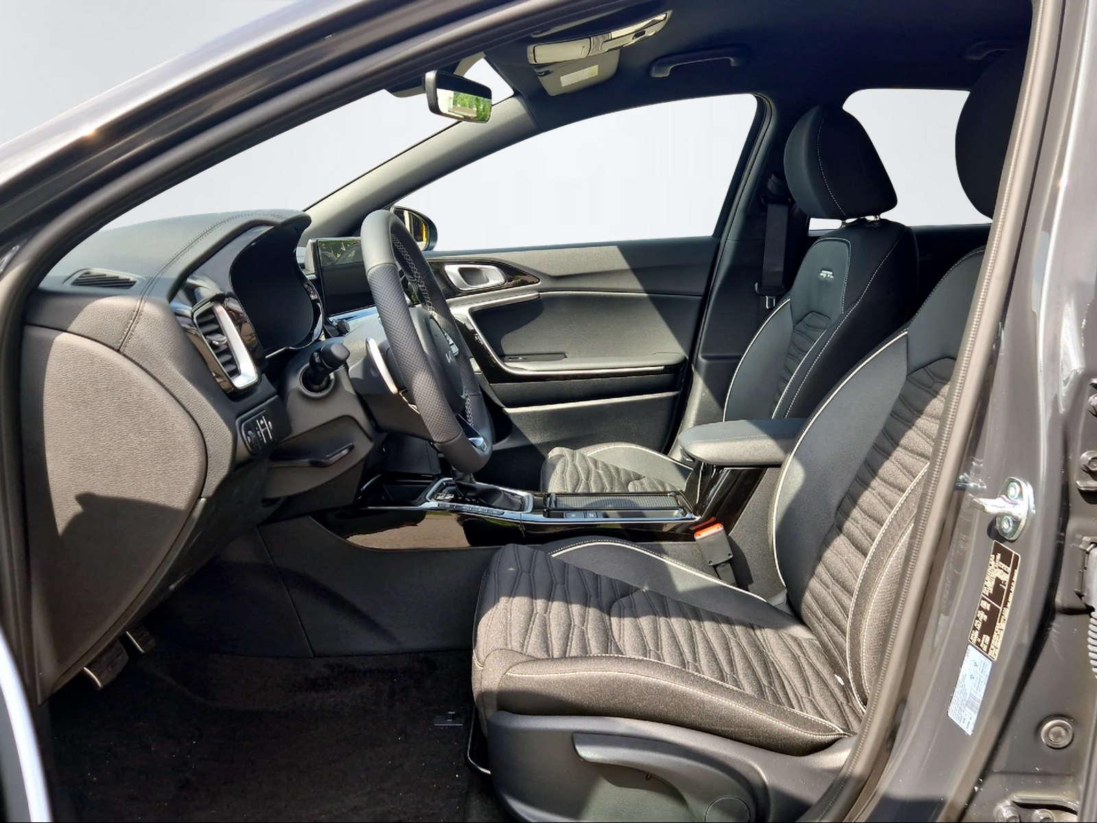 KIA Ceed 1.5 T-GDi MHEV GT-Line-image-2