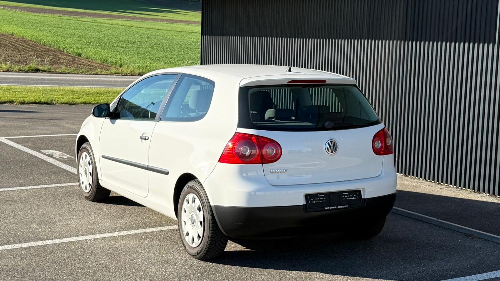 VW Golf 1.6 FSI Trendline-image-8