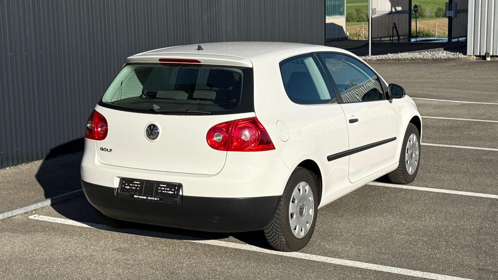 VW Golf 1.6 FSI Trendline-image-5