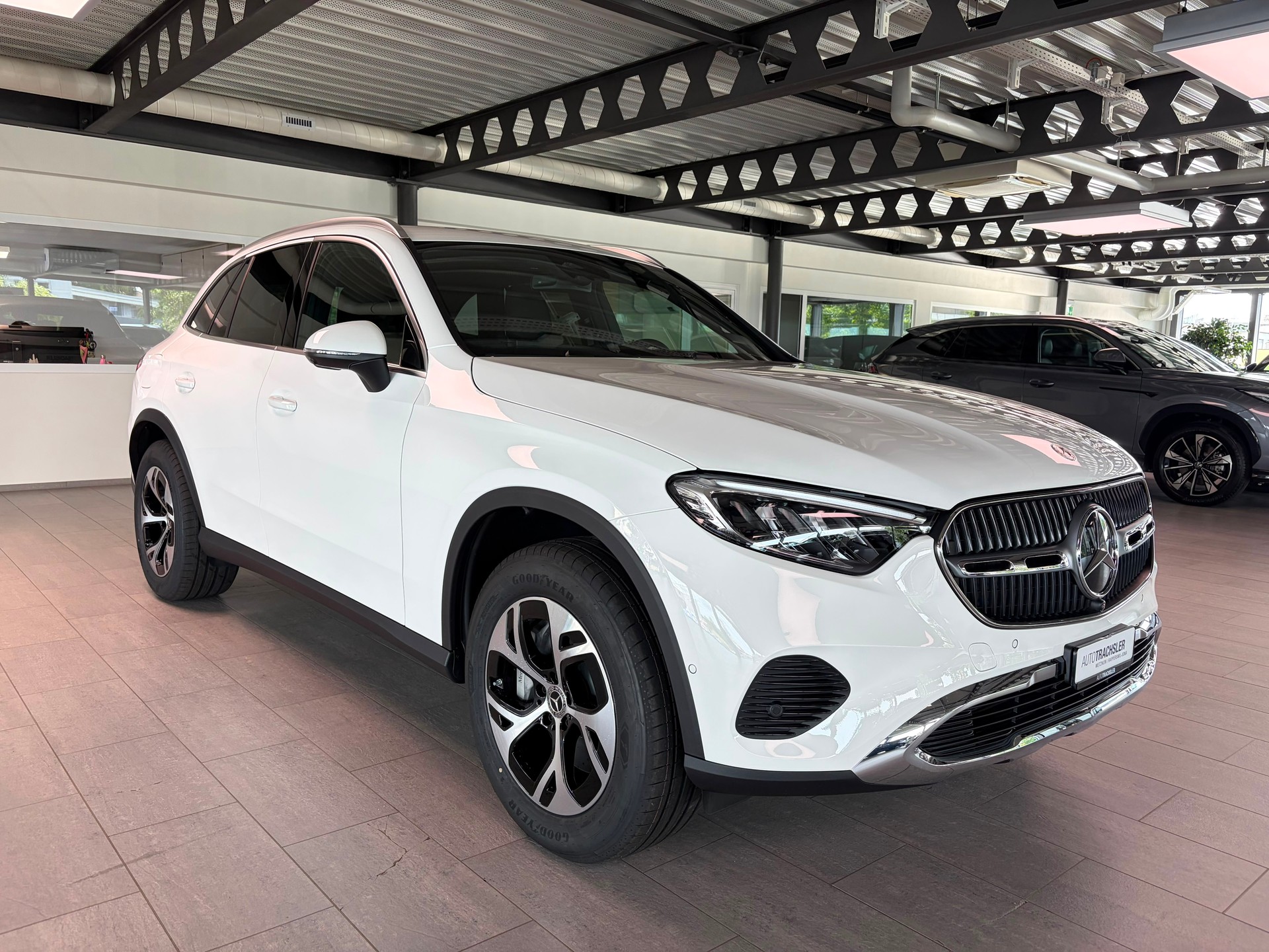 MERCEDES-BENZ GLC 300 e 4Matic 9G-Tronic-image-3