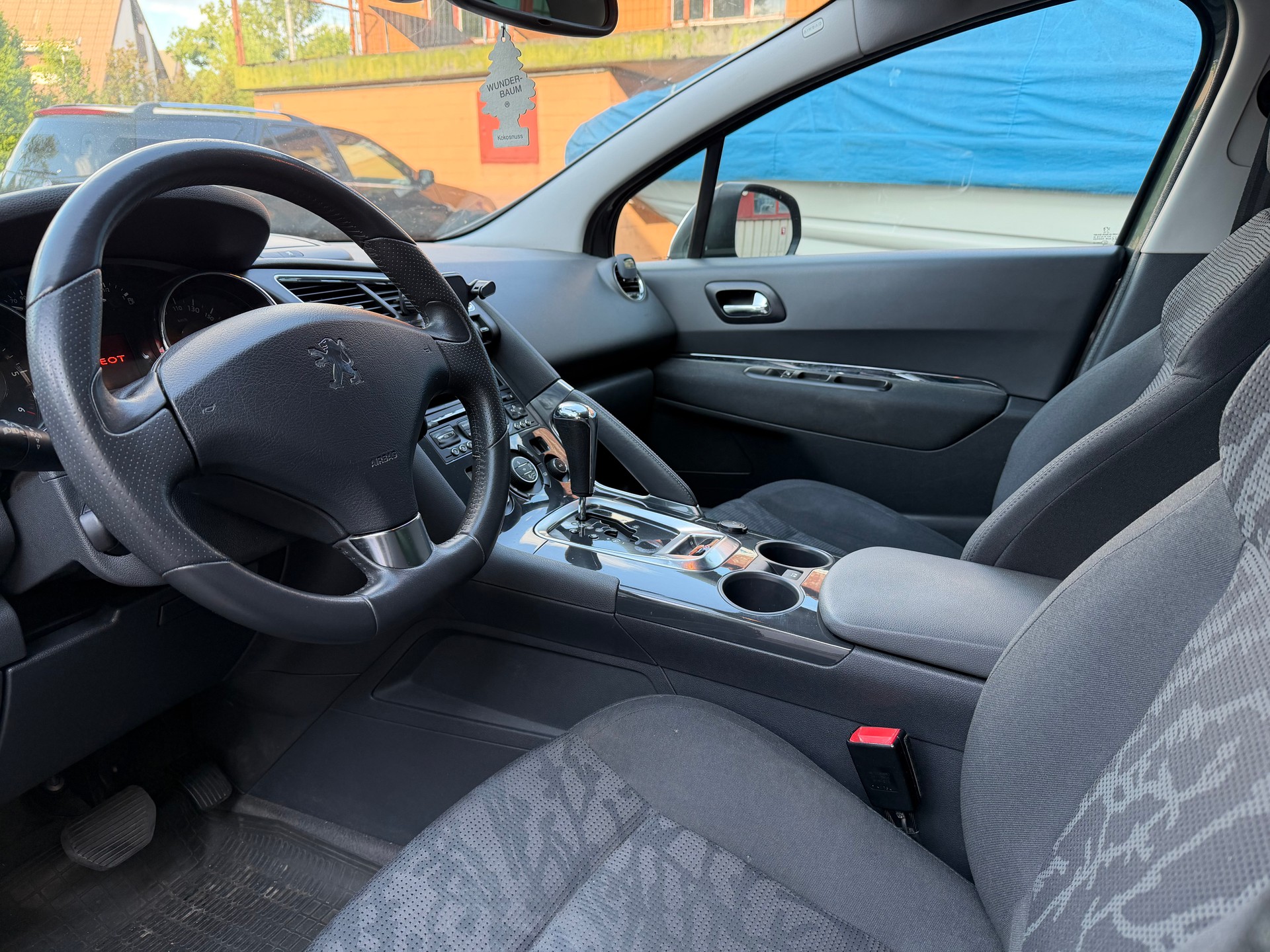 PEUGEOT 3008 2.0 HDI Allure Tiptronic Automat *Top-Zustand*-image-5