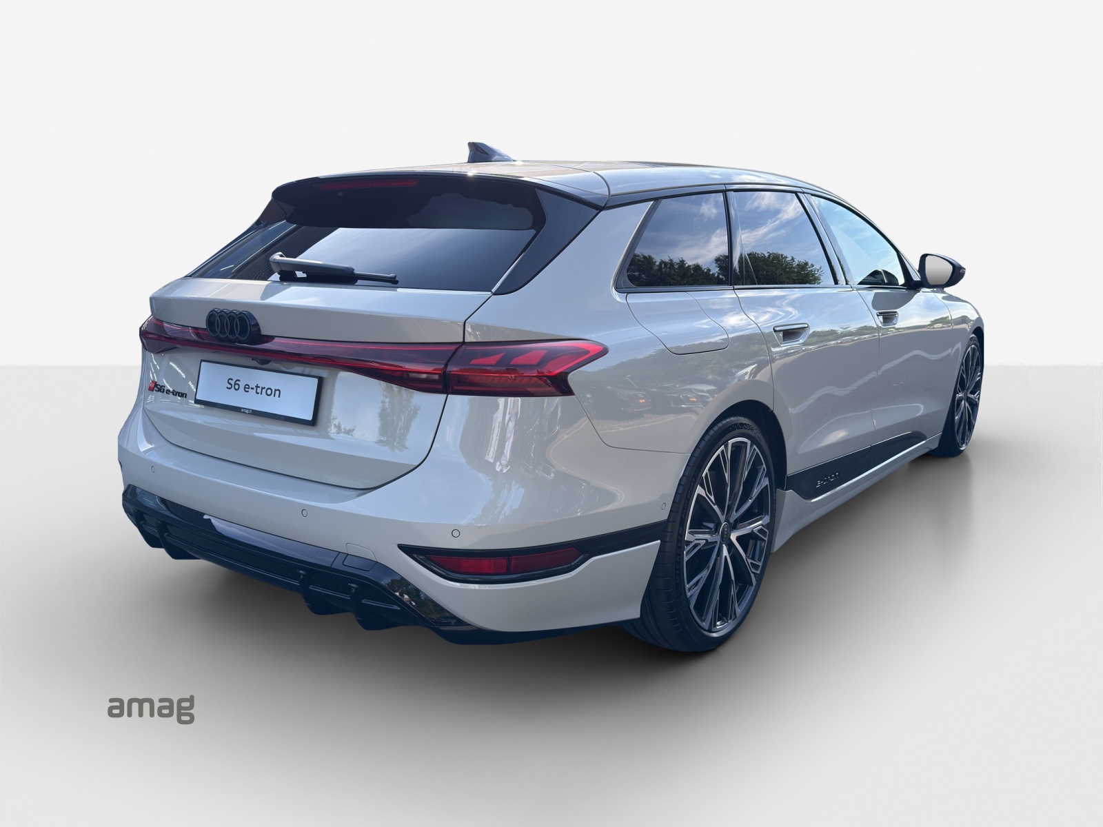 AUDI S6 Avant e-tron quattro-image-8