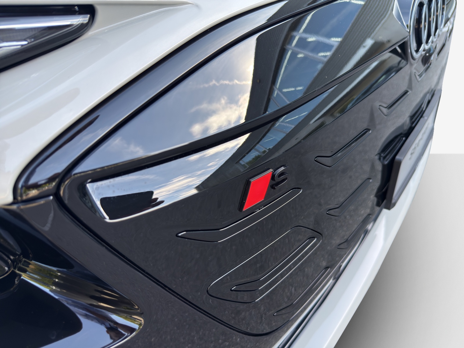 AUDI S6 Avant e-tron quattro-image-28