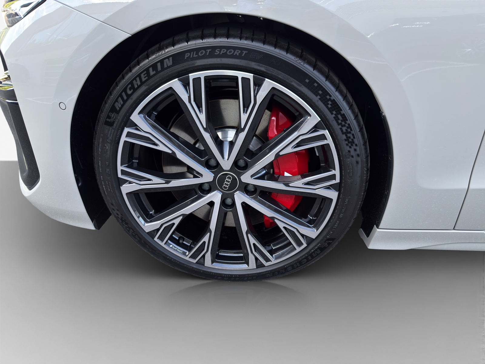 AUDI S6 Avant e-tron quattro-image-26