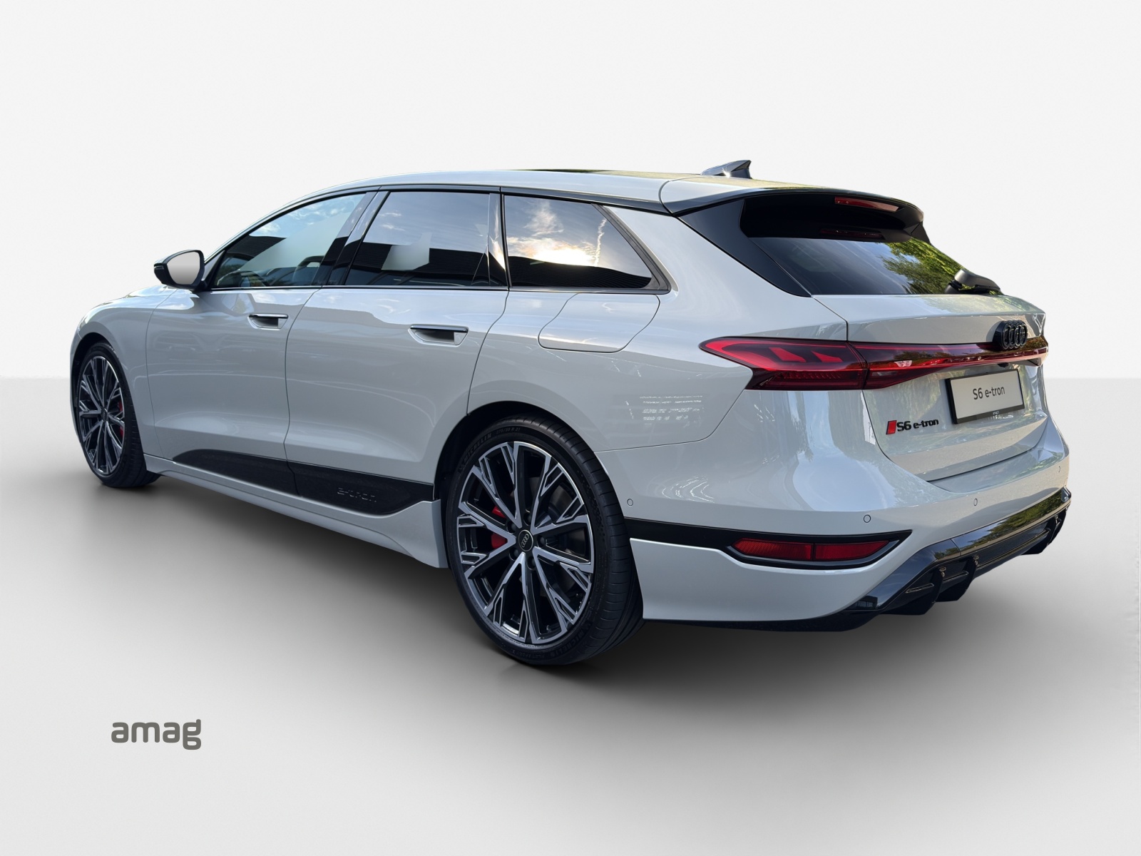 AUDI S6 Avant e-tron quattro-image-5
