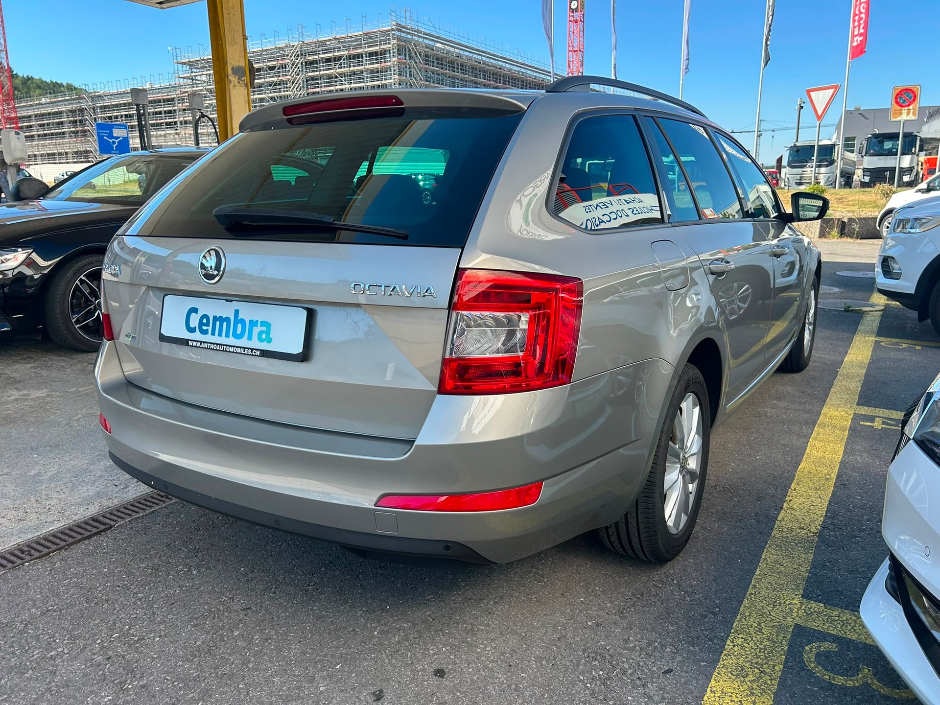 SKODA Octavia Combi 1.4 TSI Elegance-image-3