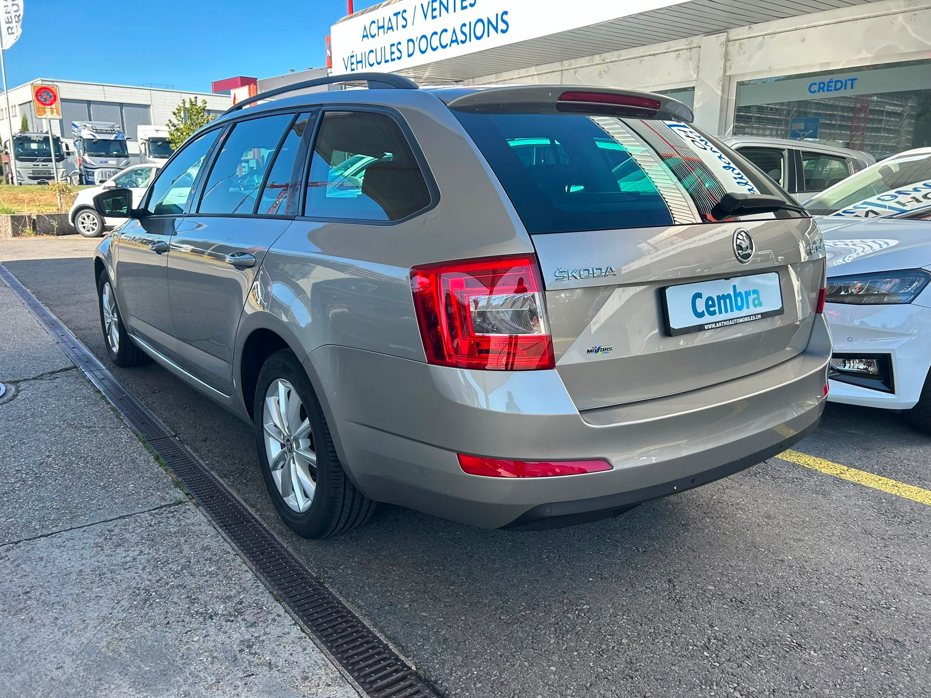 SKODA Octavia Combi 1.4 TSI Elegance-image-2