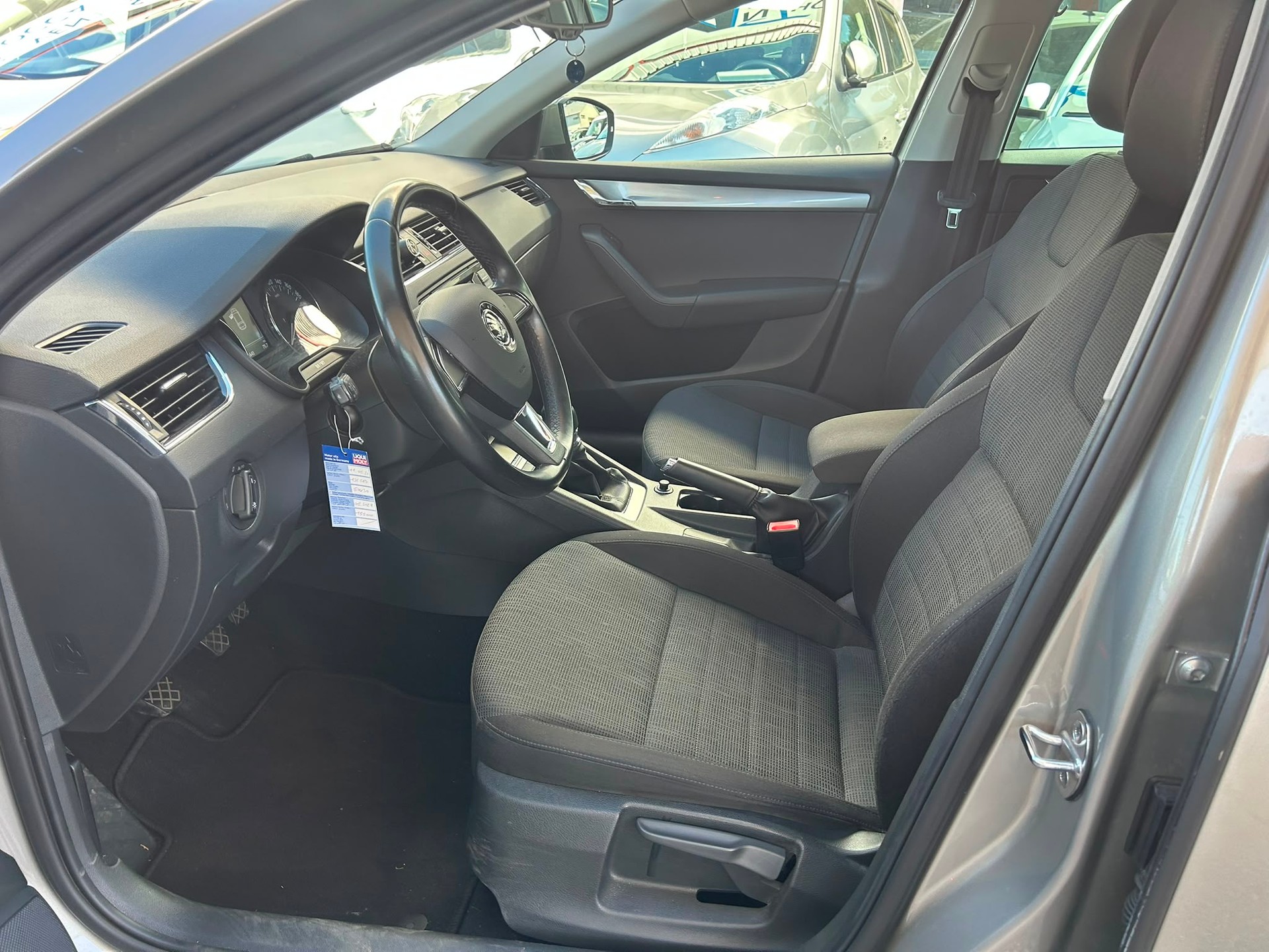 SKODA Octavia Combi 1.4 TSI Elegance-image-7