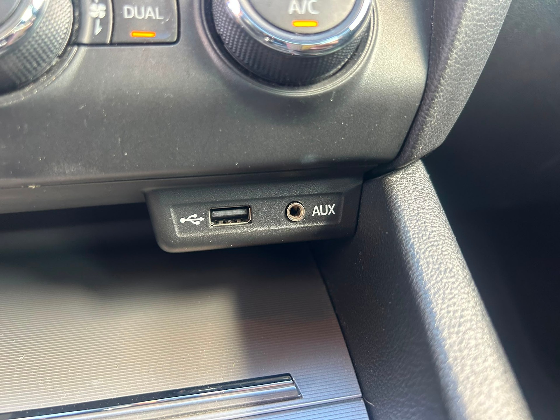 SKODA Octavia Combi 1.4 TSI Elegance-image-13