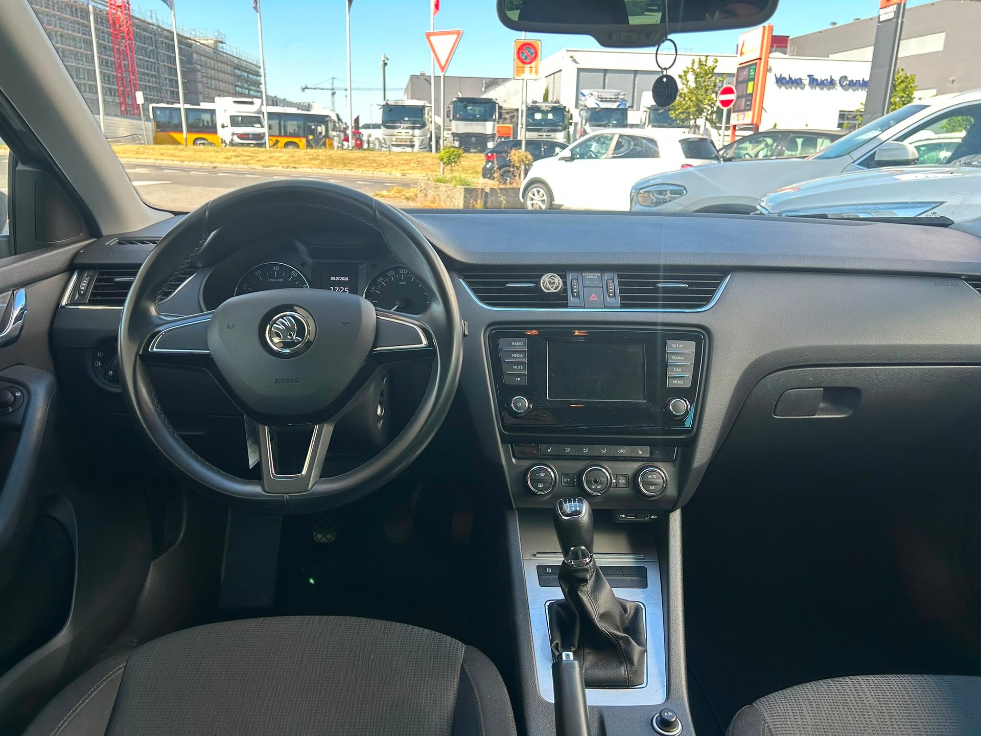 SKODA Octavia Combi 1.4 TSI Elegance-image-6