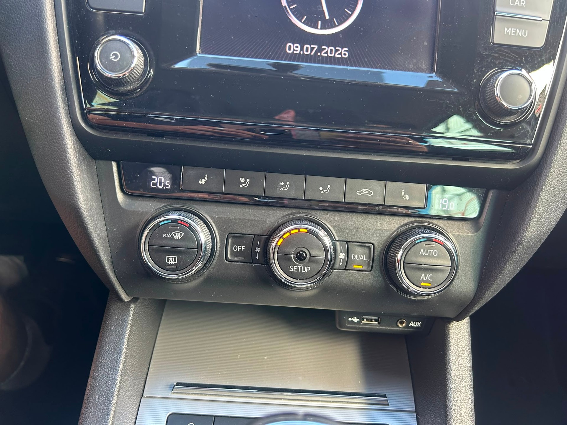 SKODA Octavia Combi 1.4 TSI Elegance-image-10