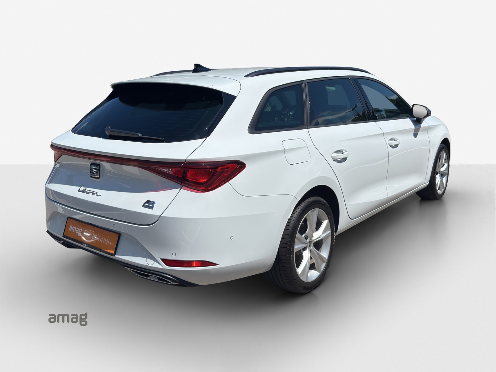 SEAT Leon ST 1.5 eHybrid pHEV DSG FR-image-4