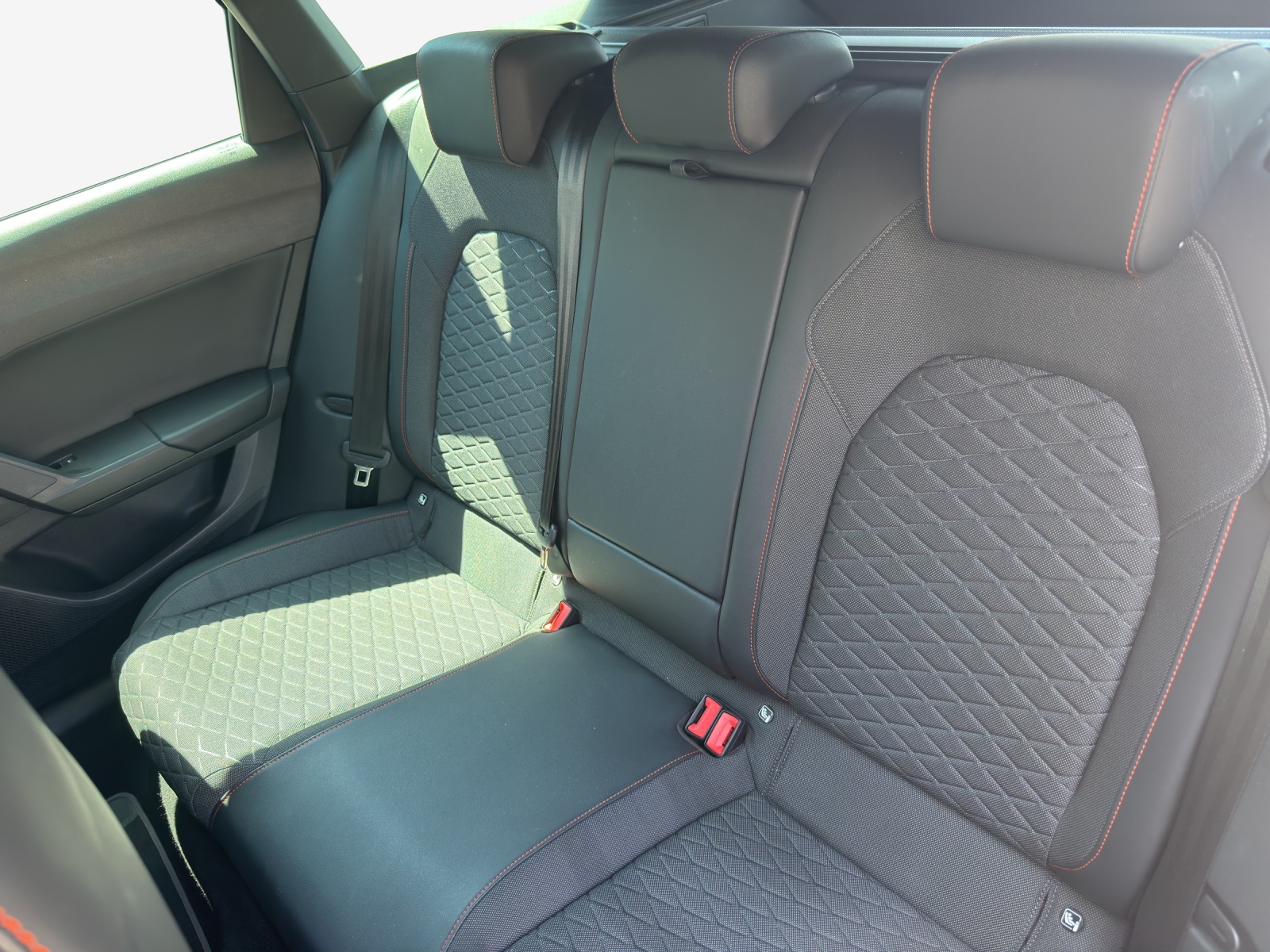 SEAT Leon ST 1.5 eHybrid pHEV DSG FR-image-12
