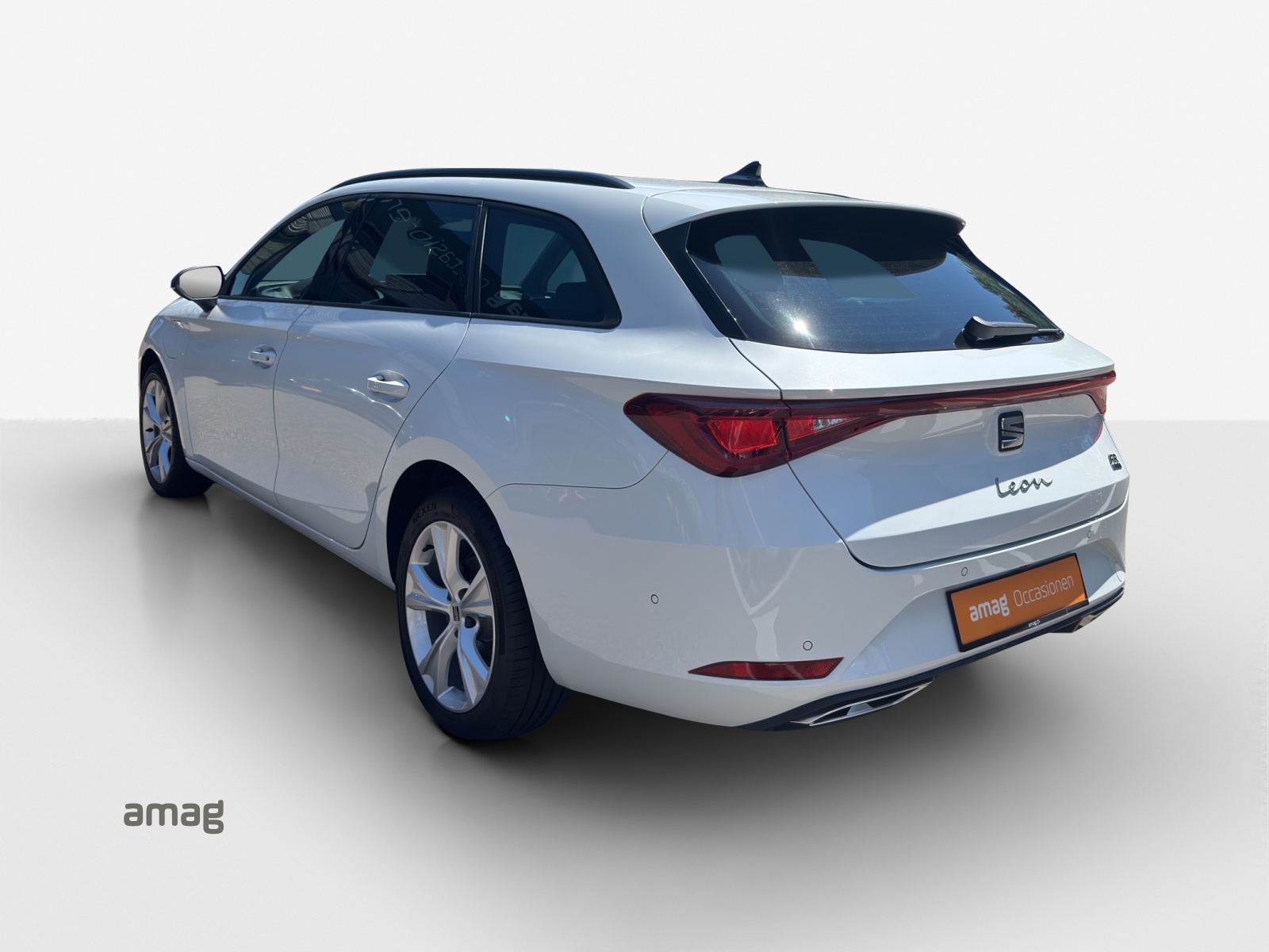 SEAT Leon ST 1.5 eHybrid pHEV DSG FR-image-2