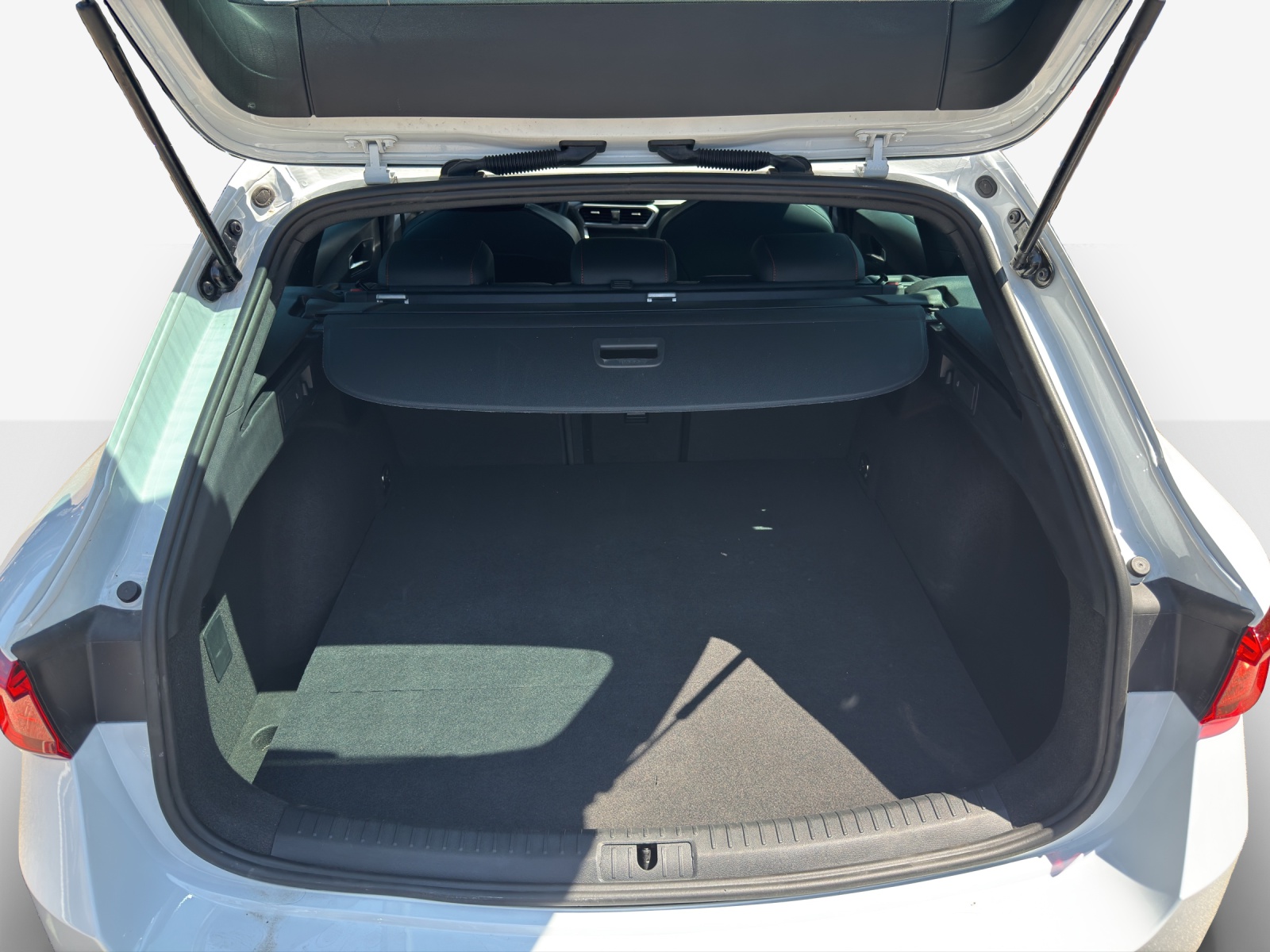 SEAT Leon ST 1.5 eHybrid pHEV DSG FR-image-12