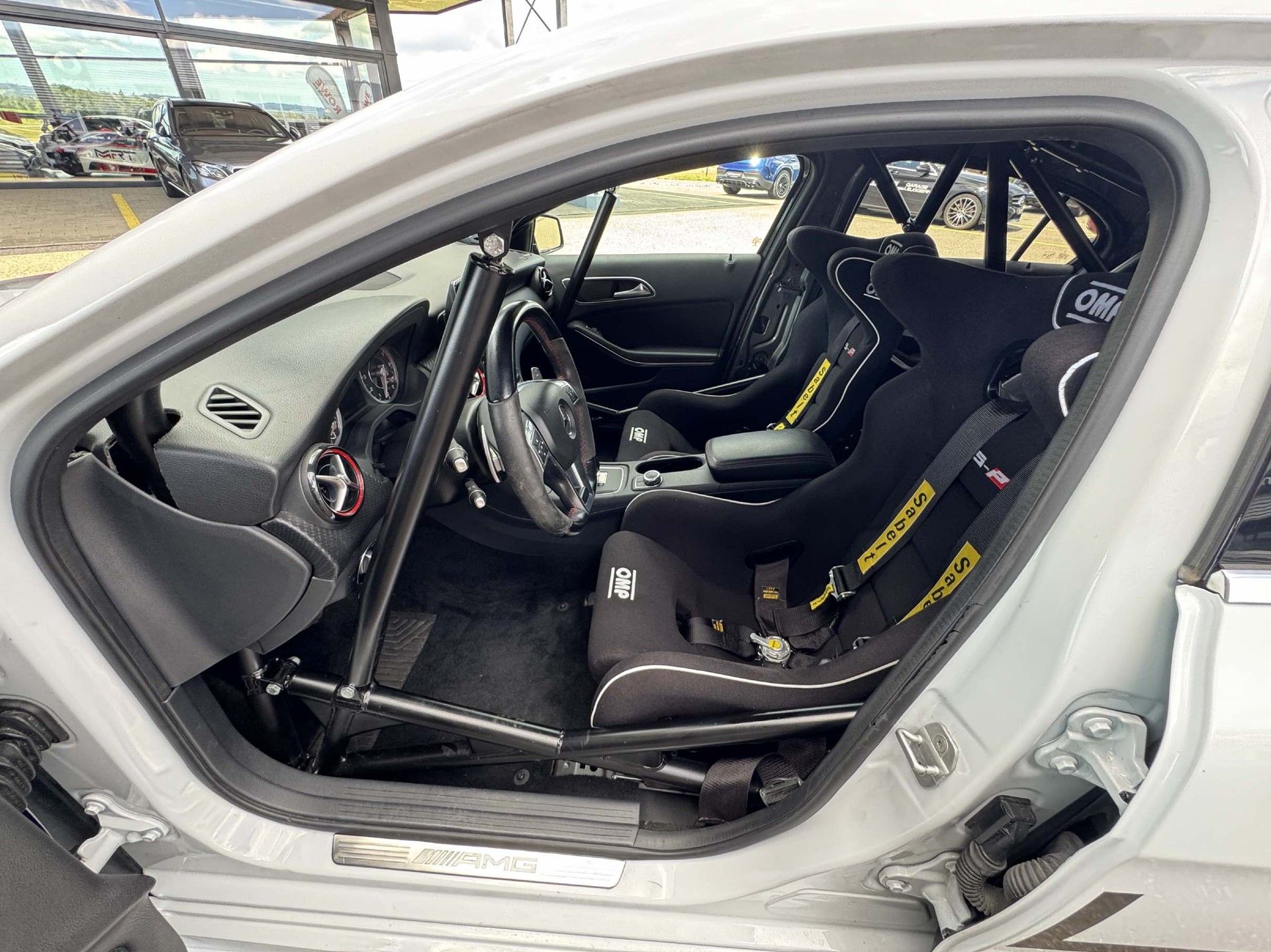 MERCEDES-BENZ A 45 AMG 4M-image-12
