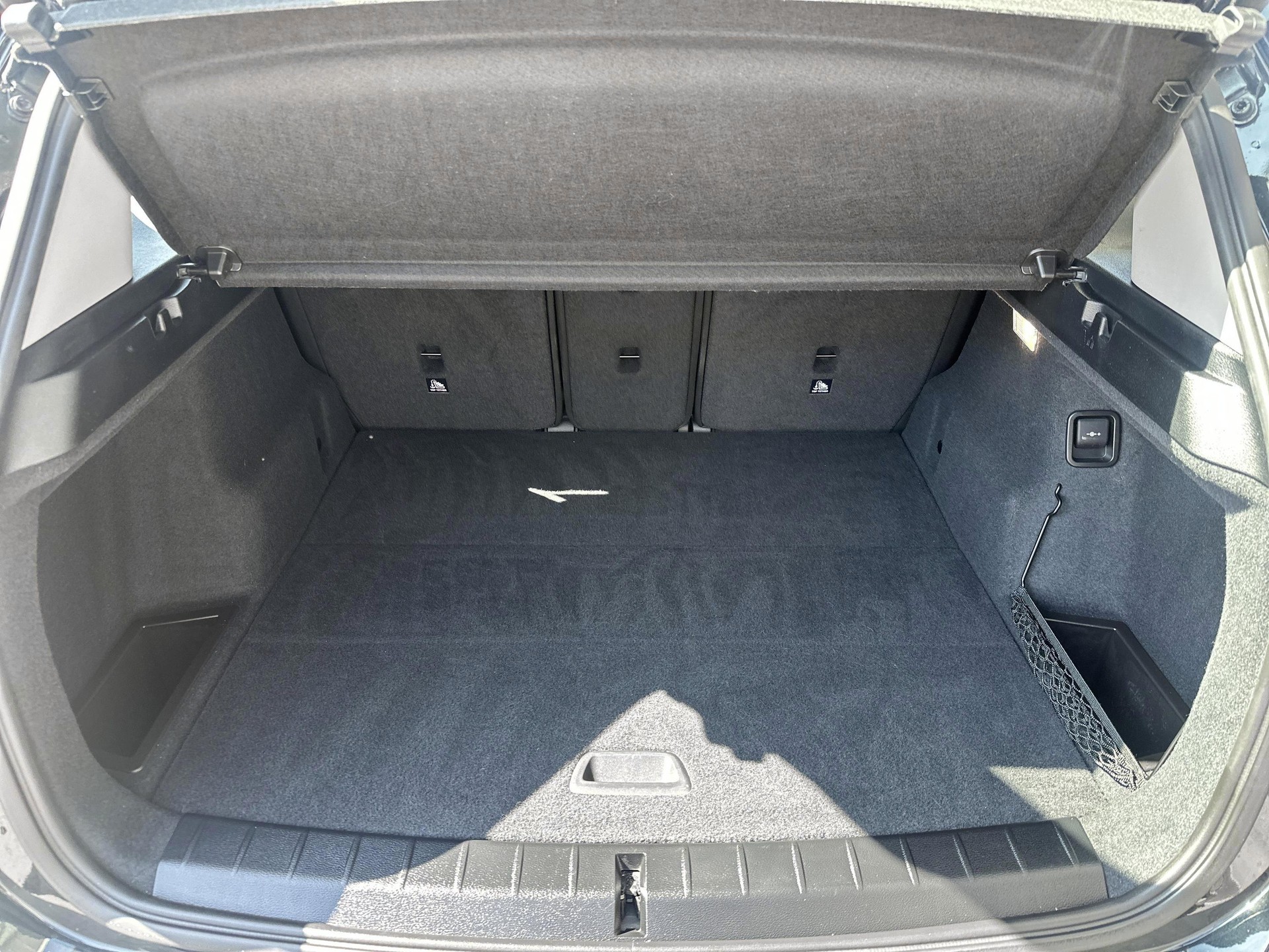 BMW X1 xDrive 18d-image-18