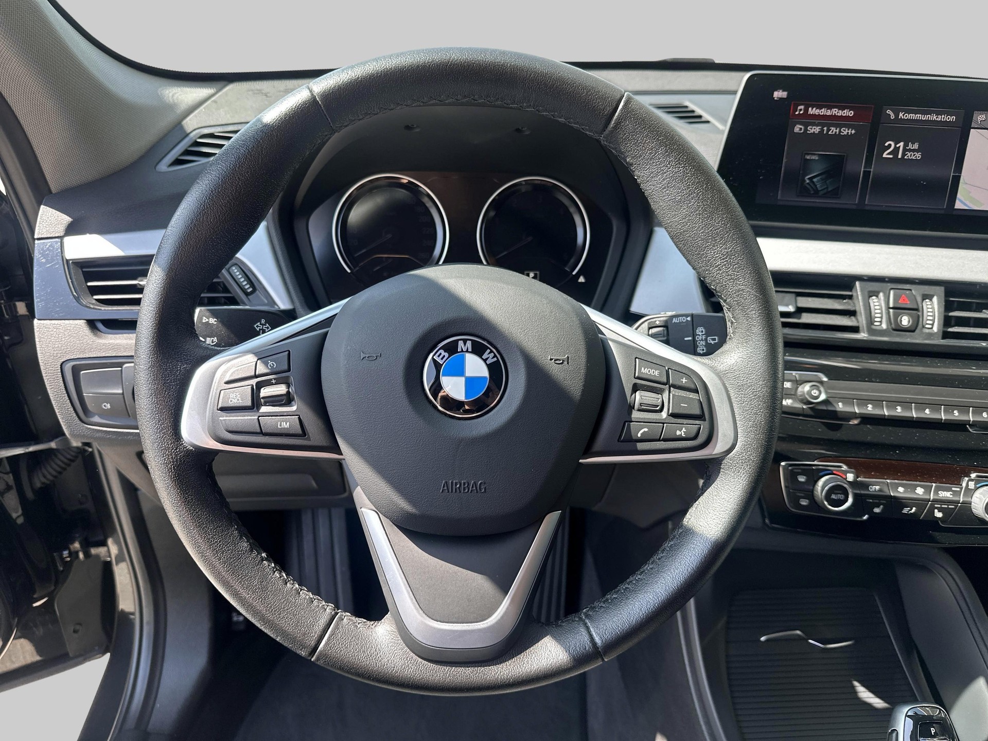 BMW X1 xDrive 18d-image-14