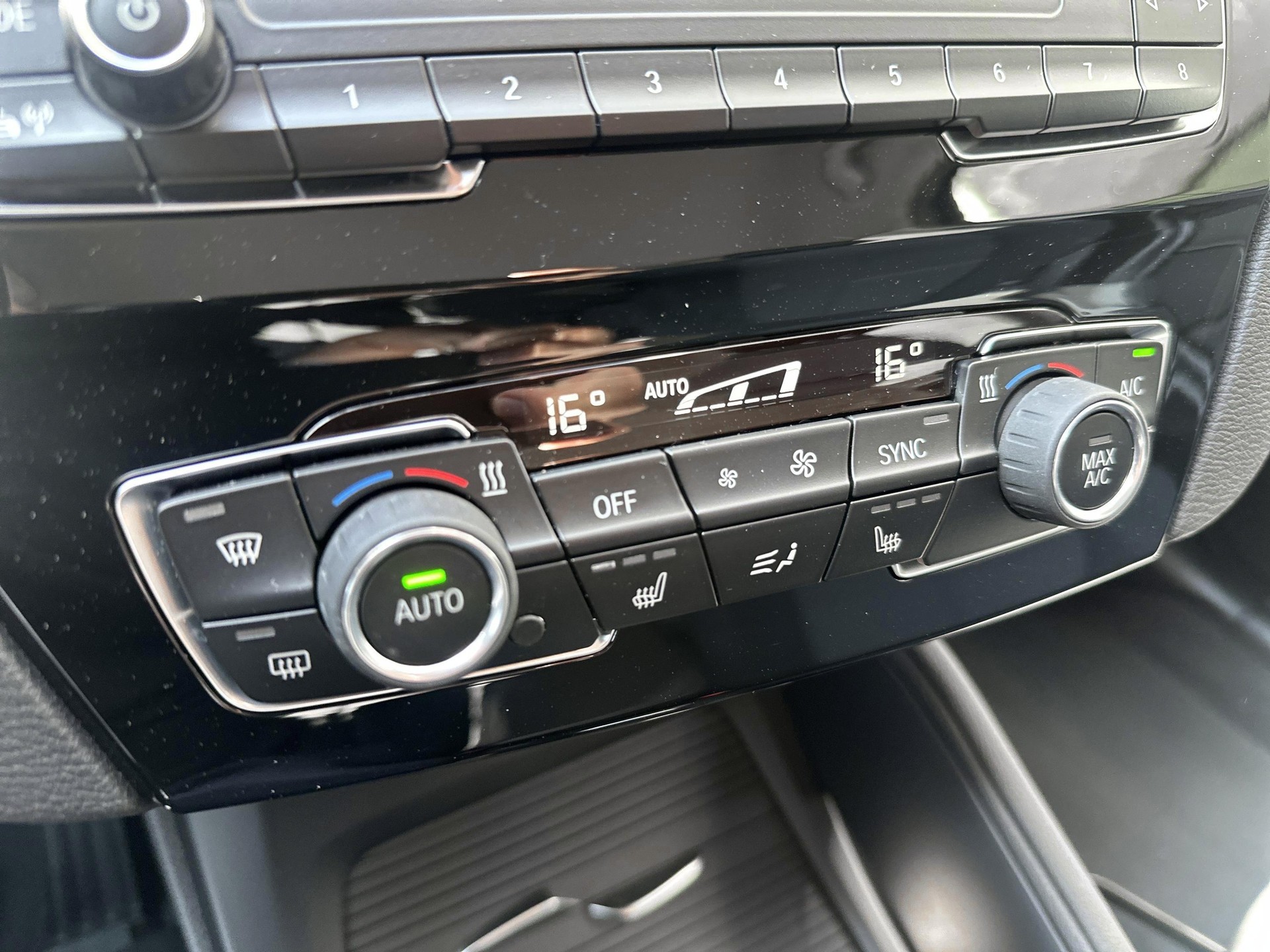BMW X1 xDrive 18d-image-16
