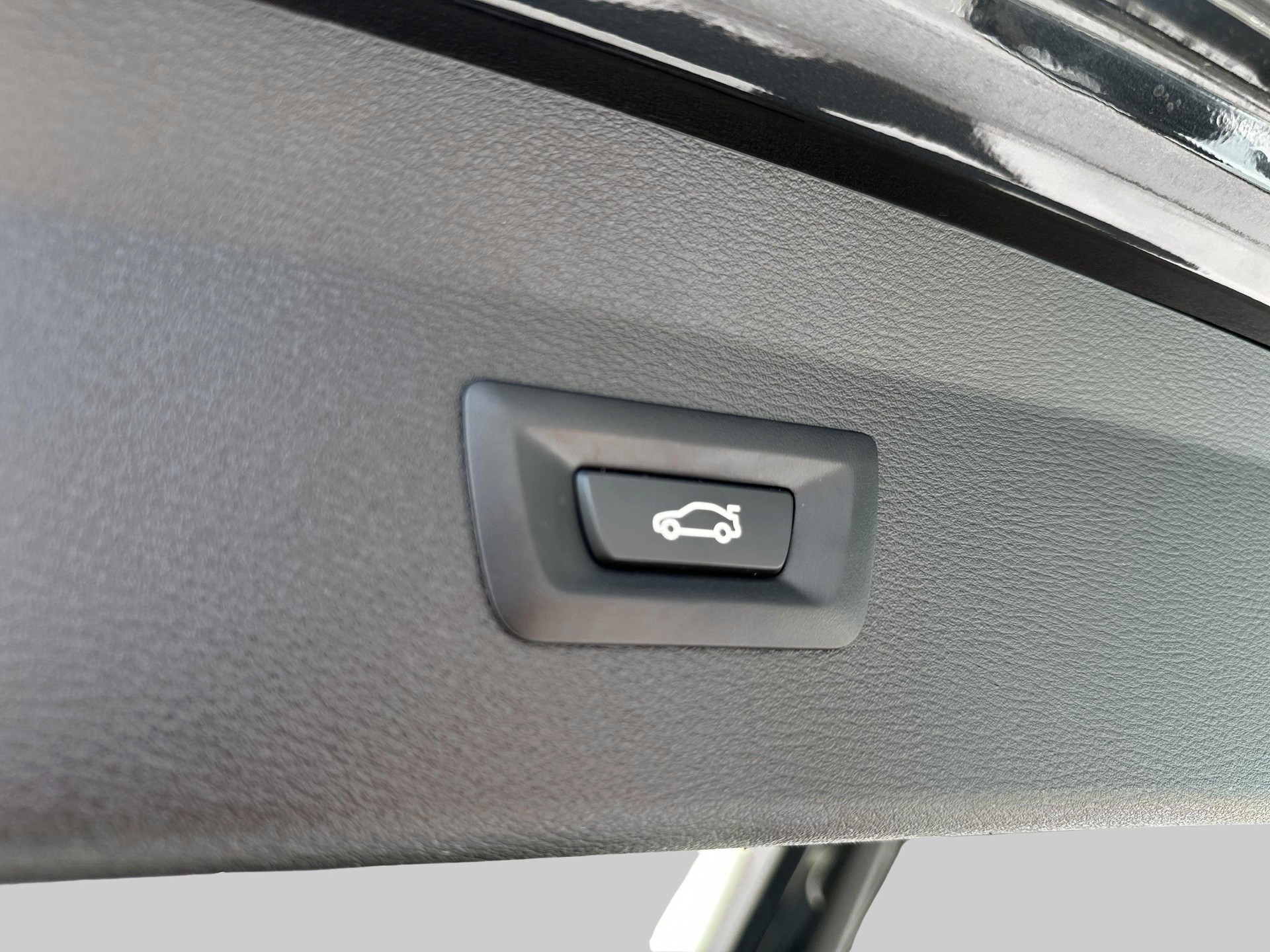 BMW X1 xDrive 18d-image-19